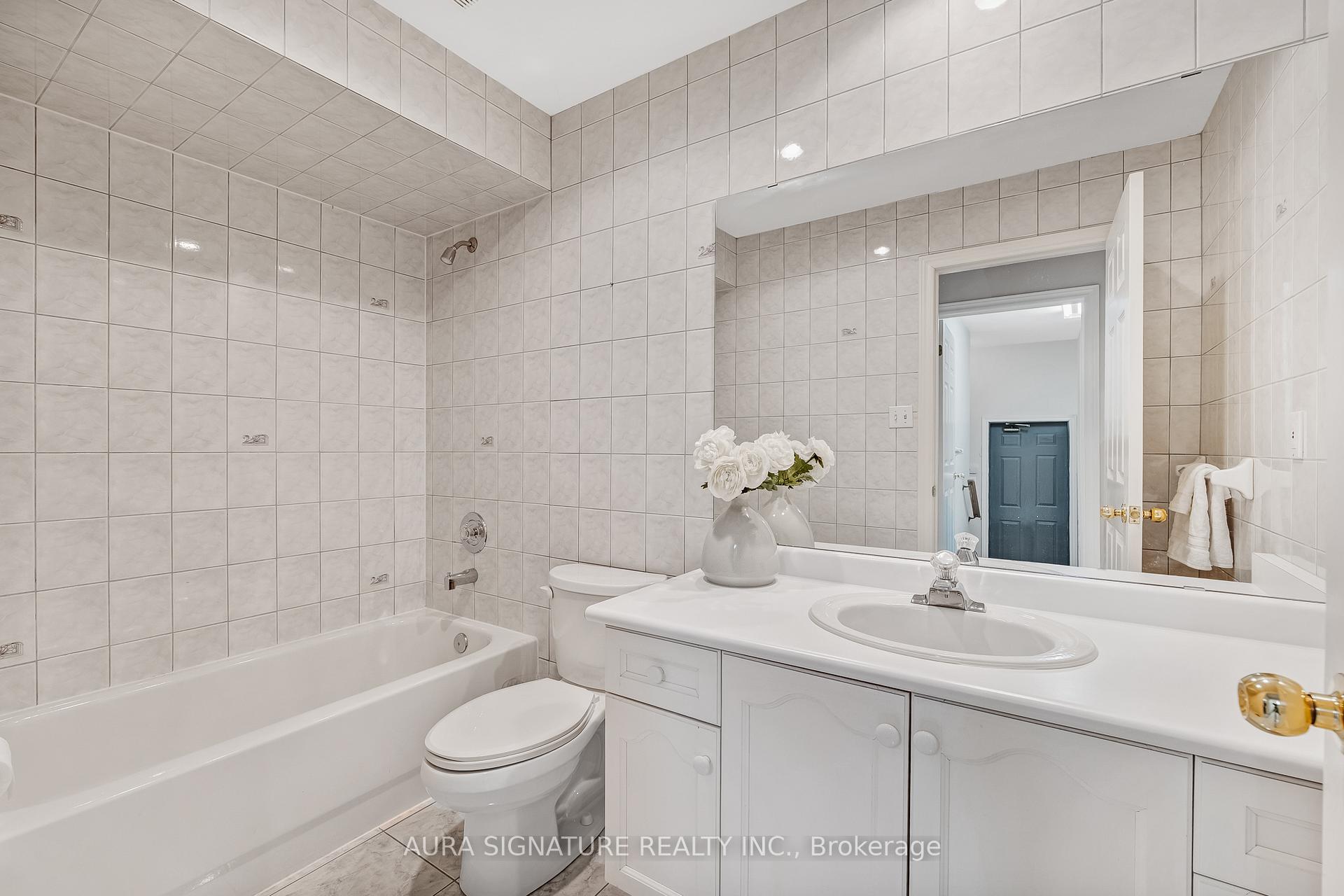 Photo 23 of 30 Graceview Court, Vaughan, West Woodbridge — HOMEH