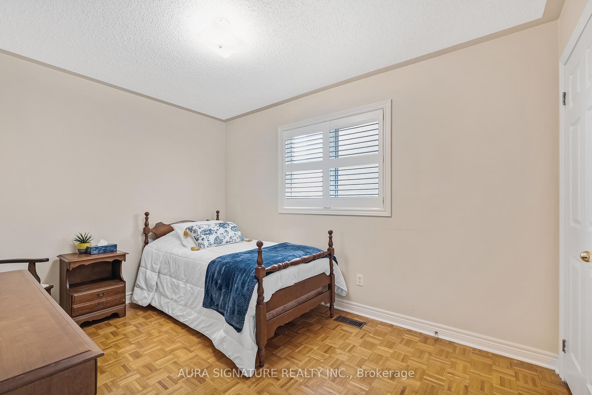 Photo 24 of 30 Graceview Court, Vaughan, West Woodbridge — HOMEH