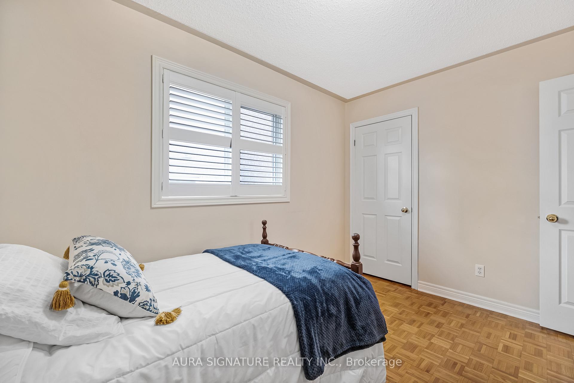 Photo 25 of 30 Graceview Court, Vaughan, West Woodbridge — HOMEH