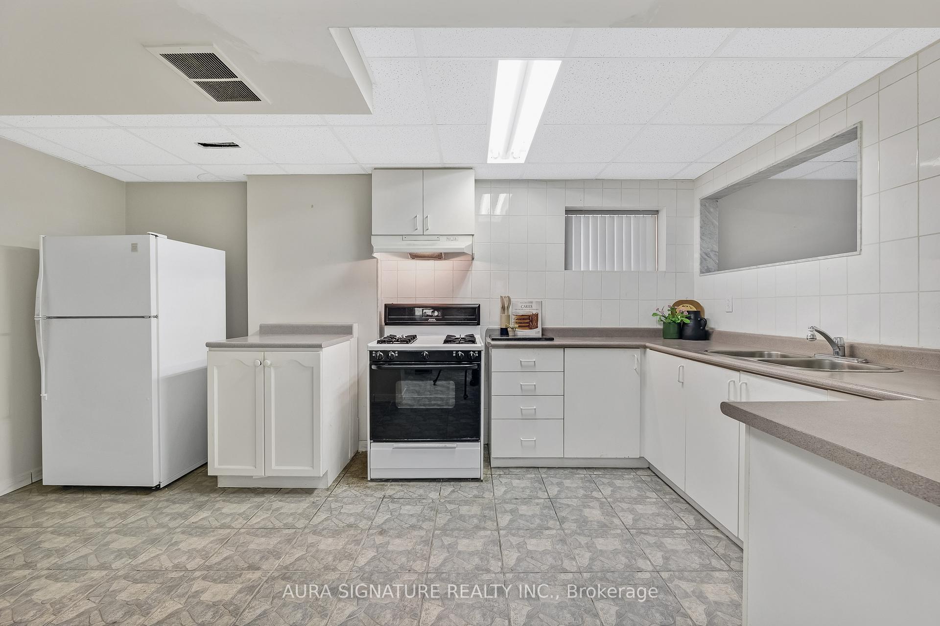 Photo 29 of 30 Graceview Court, Vaughan, West Woodbridge — HOMEH