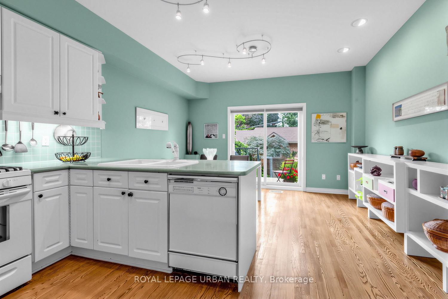 Photo 9 of 140A Euclid Avenue, Toronto, Trinity-Bellwoods — HOMEH