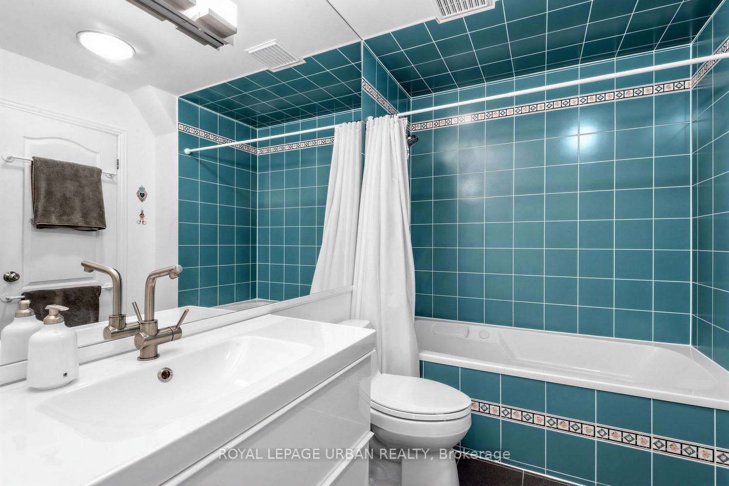 Photo 13 of 140A Euclid Avenue, Toronto, Trinity-Bellwoods — HOMEH
