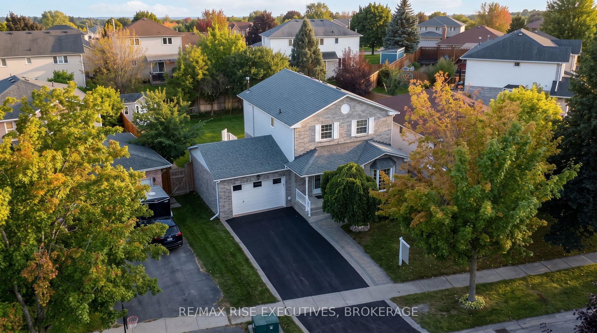 Photo 2 of 947 Prestwick Crescent, Kingston, East Gardiners Rd — HOMEH