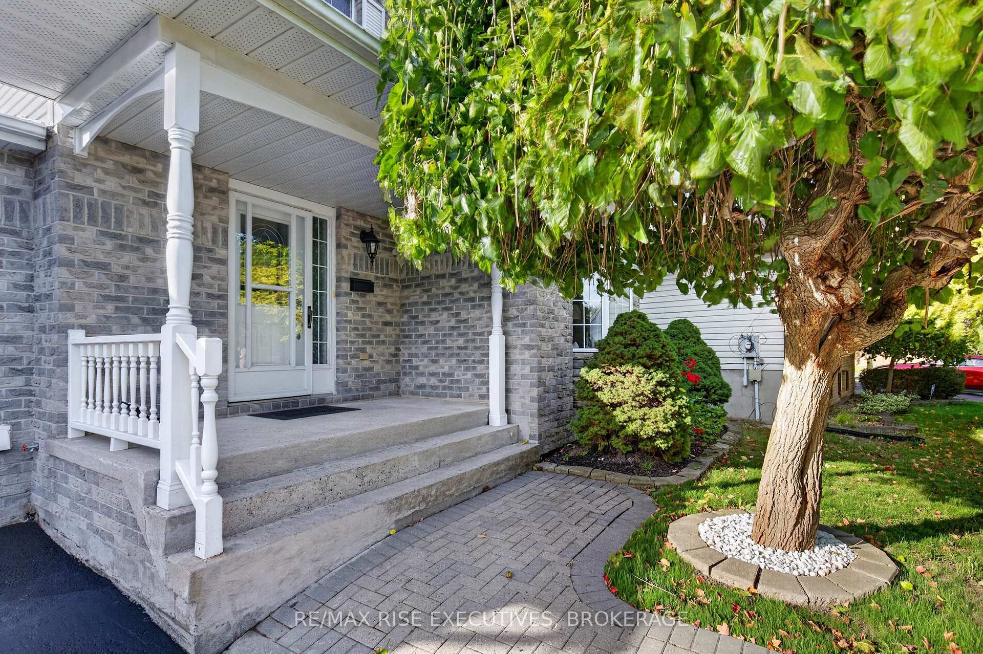 Photo 4 of 947 Prestwick Crescent, Kingston, East Gardiners Rd — HOMEH