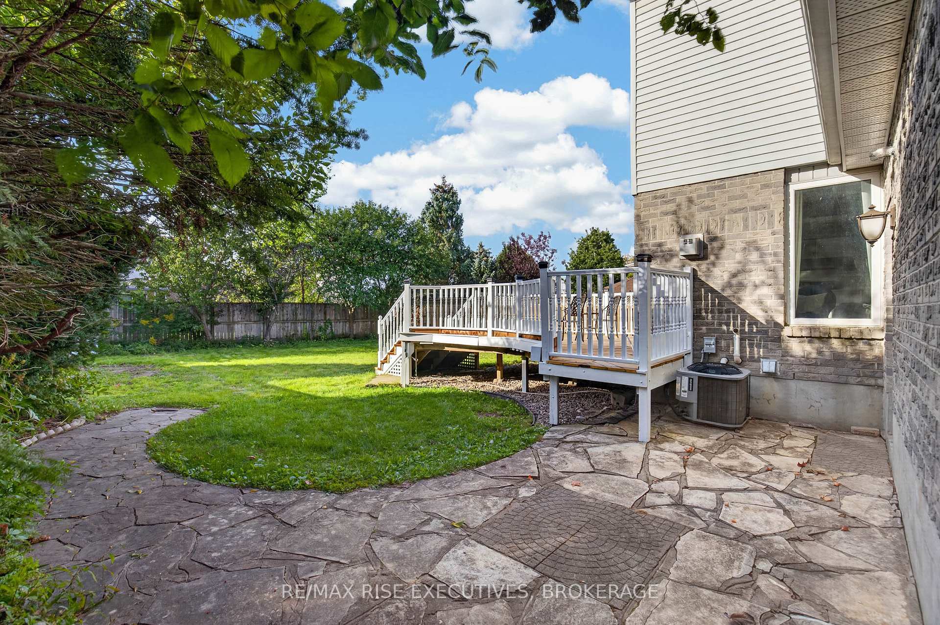 Photo 5 of 947 Prestwick Crescent, Kingston, East Gardiners Rd — HOMEH
