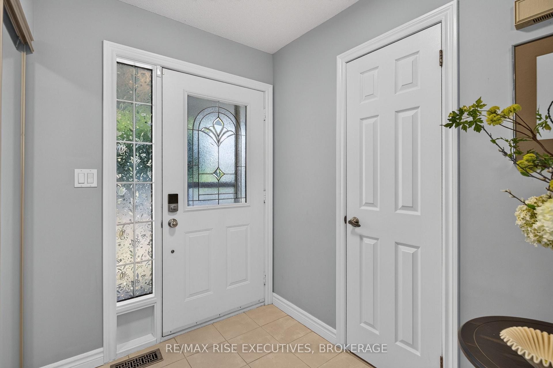 Photo 8 of 947 Prestwick Crescent, Kingston, East Gardiners Rd — HOMEH