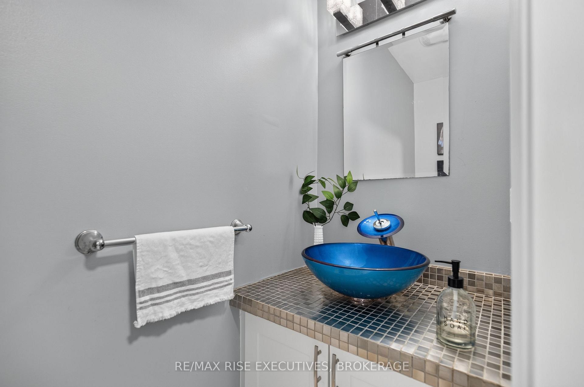 Photo 11 of 947 Prestwick Crescent, Kingston, East Gardiners Rd — HOMEH