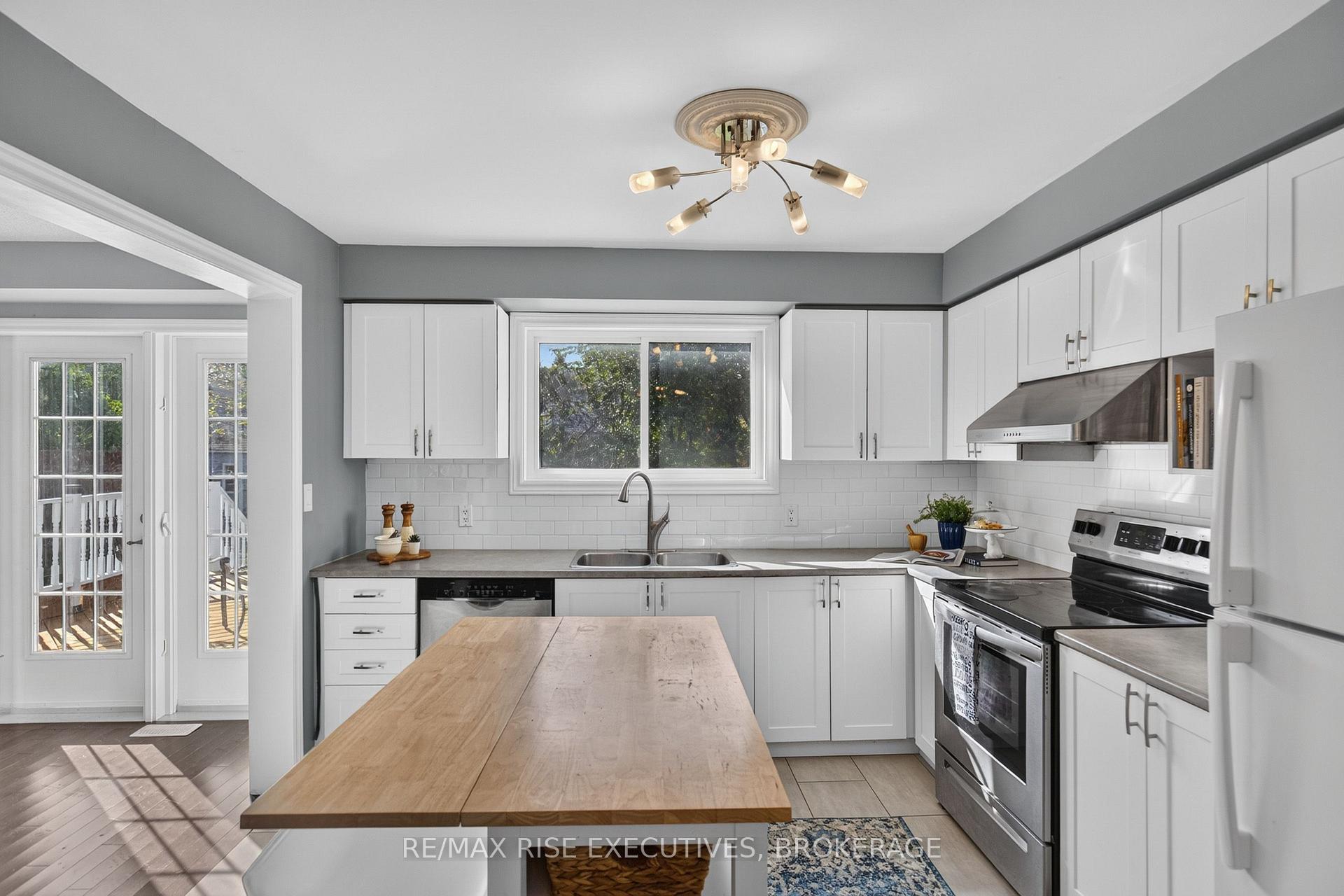 Photo 18 of 947 Prestwick Crescent, Kingston, East Gardiners Rd — HOMEH