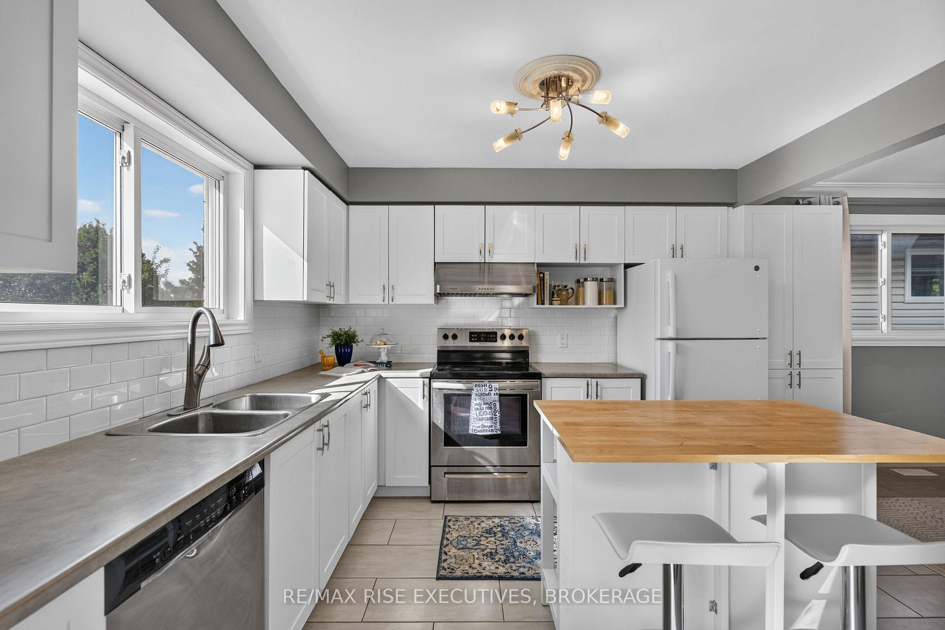 Photo 20 of 947 Prestwick Crescent, Kingston, East Gardiners Rd — HOMEH