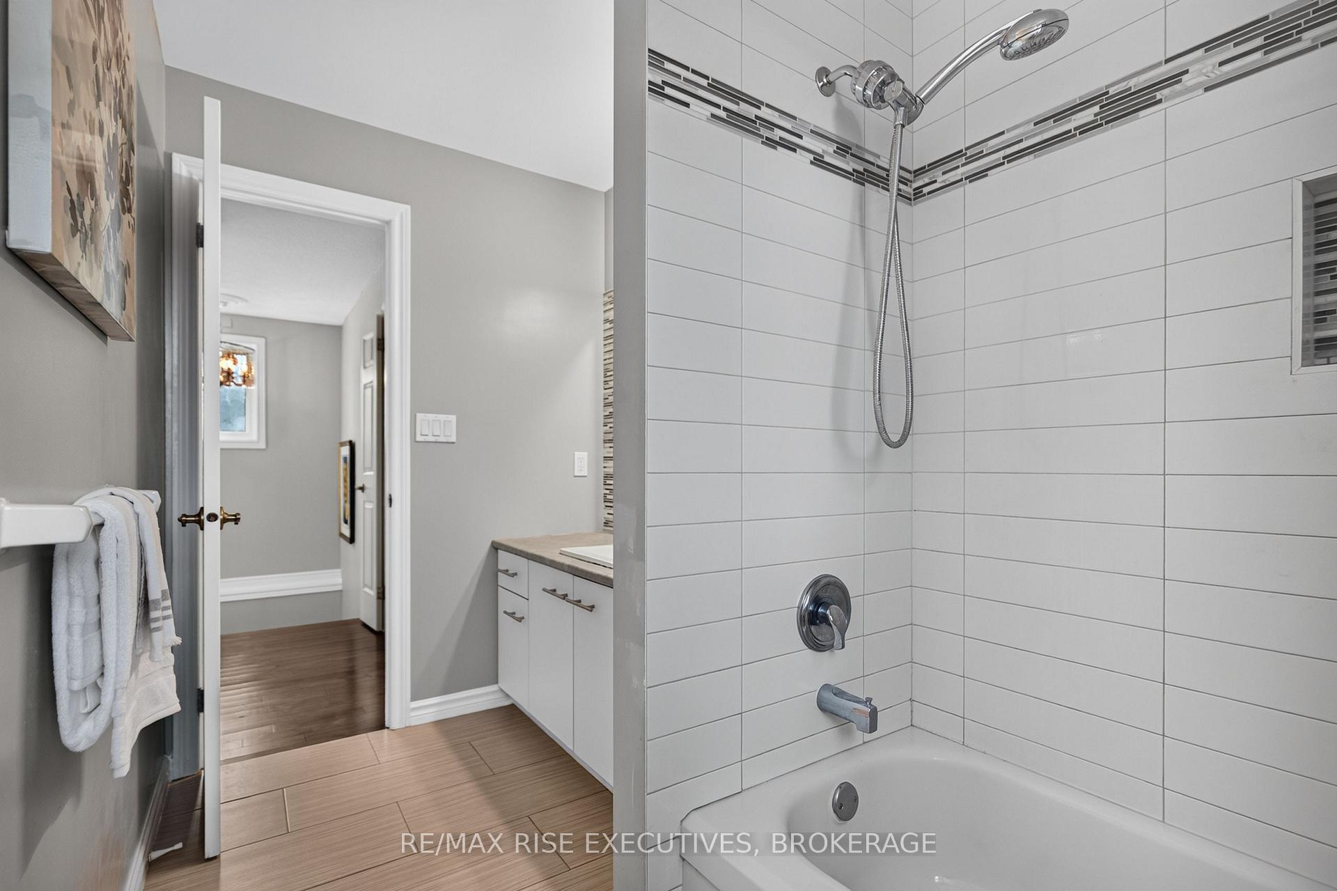 Photo 31 of 947 Prestwick Crescent, Kingston, East Gardiners Rd — HOMEH