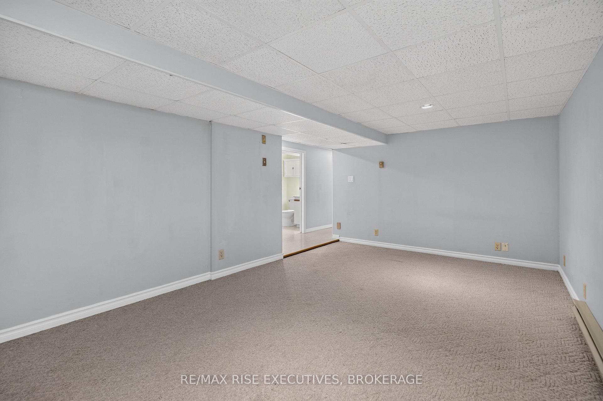 Photo 41 of 947 Prestwick Crescent, Kingston, East Gardiners Rd — HOMEH