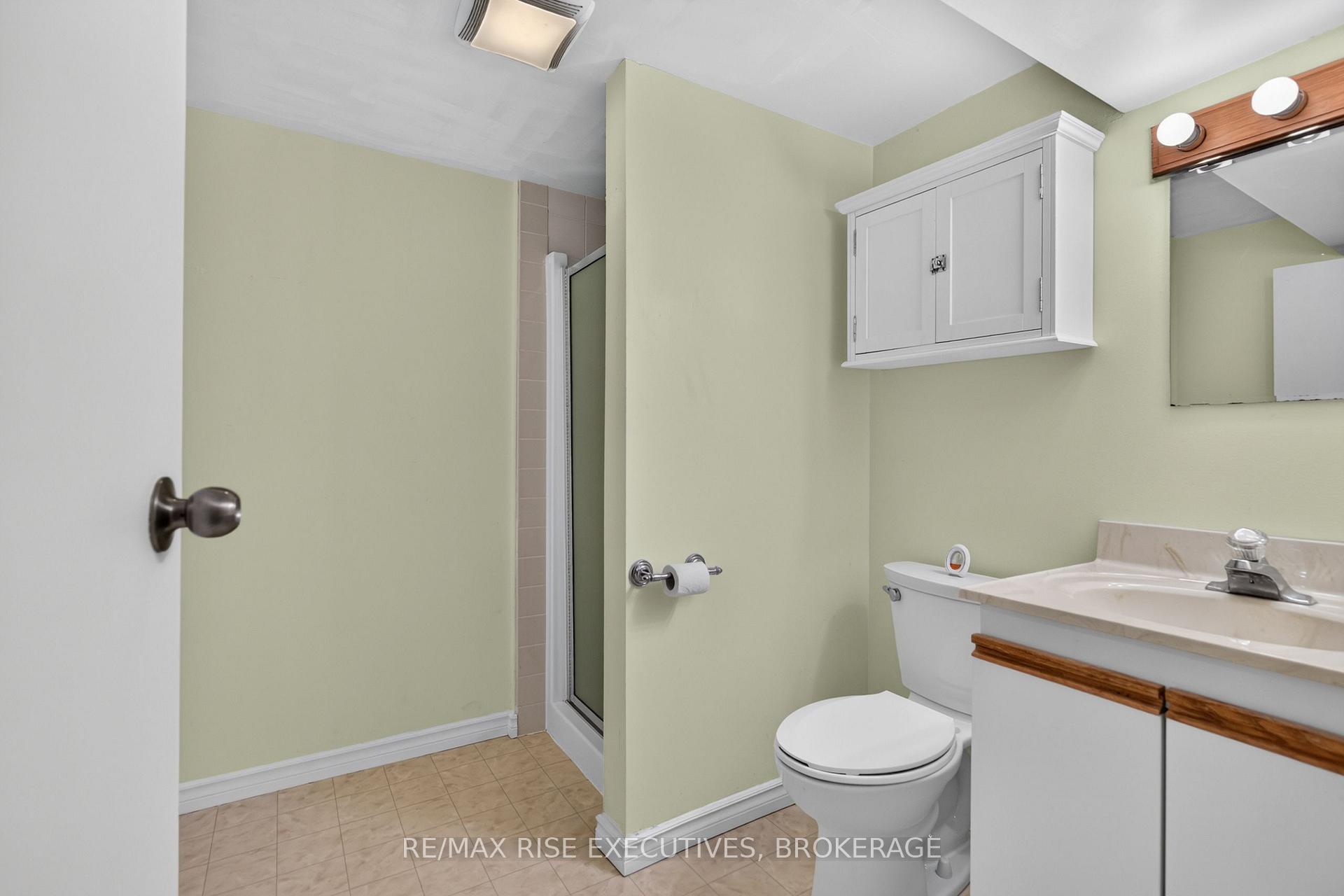 Photo 42 of 947 Prestwick Crescent, Kingston, East Gardiners Rd — HOMEH