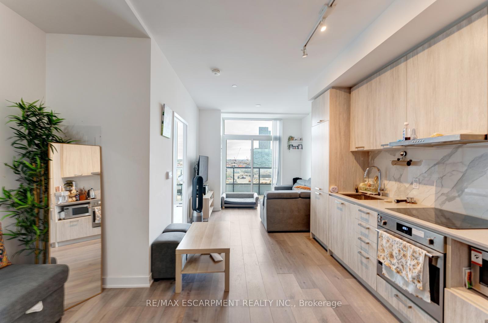 Photo 6 of Unit 1120, 10 Honeycrisp Crescent, Vaughan, Vaughan Corporate Centre — HOMEH