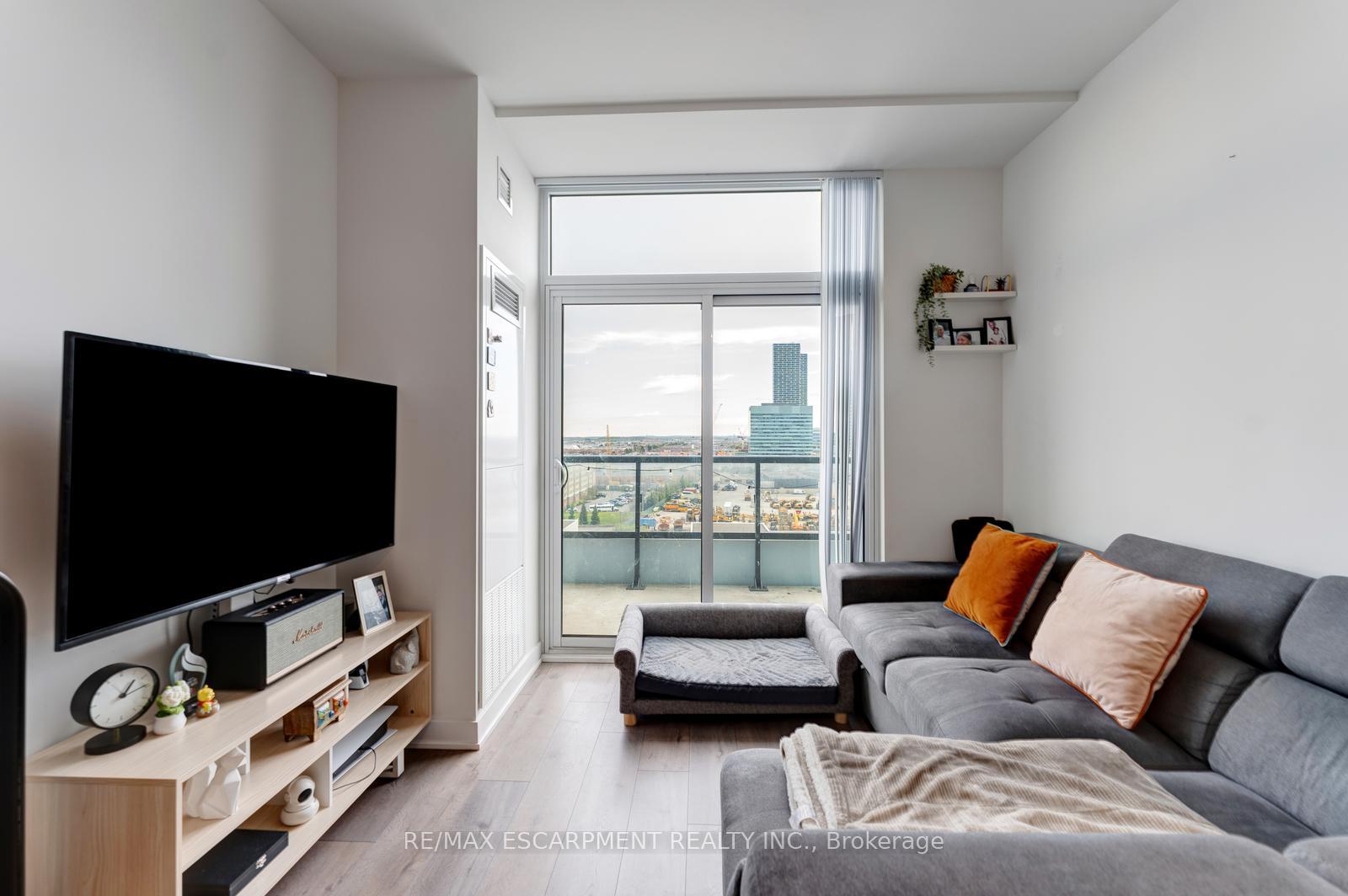 Photo 7 of Unit 1120, 10 Honeycrisp Crescent, Vaughan, Vaughan Corporate Centre — HOMEH