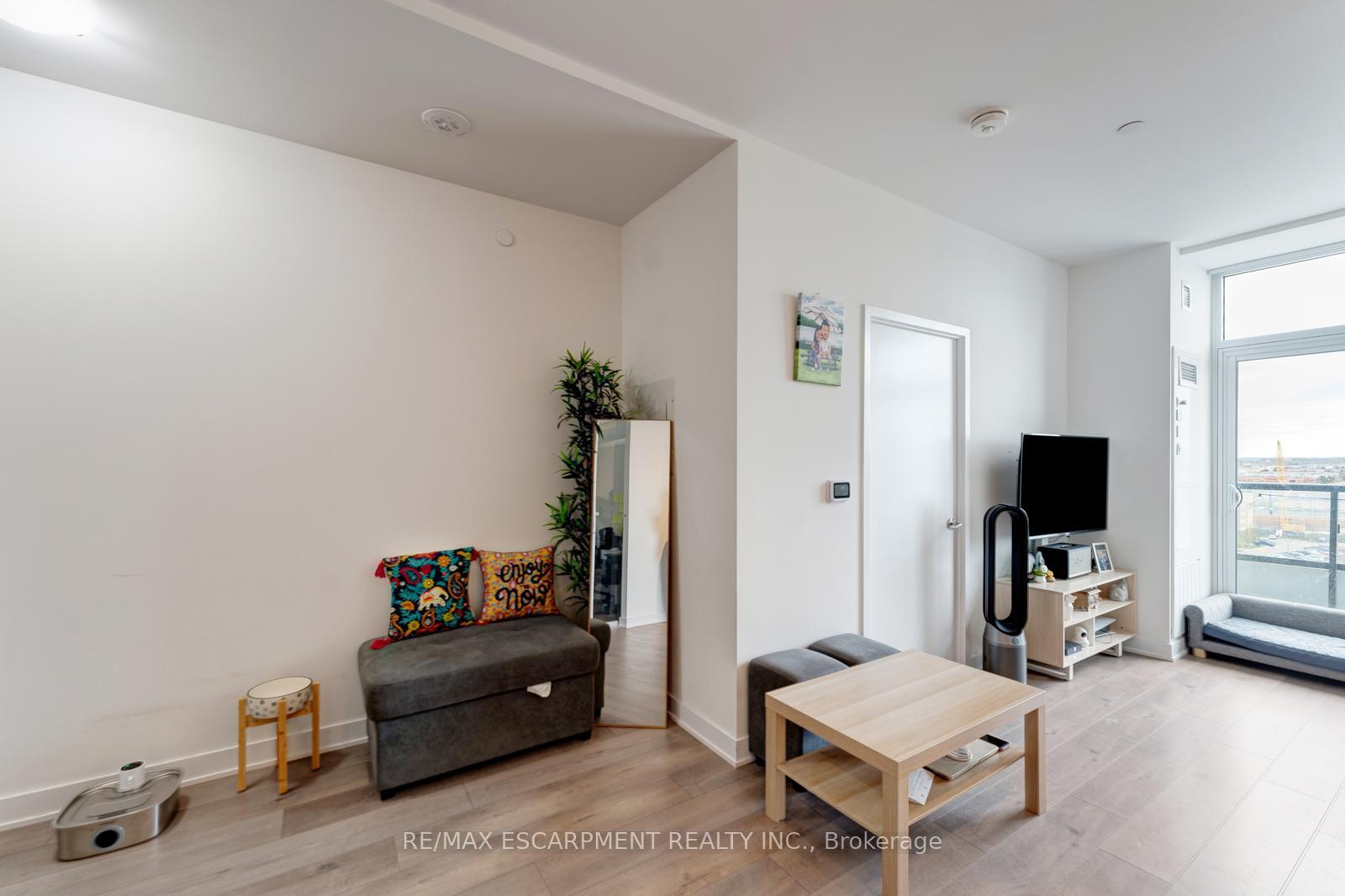 Photo 8 of Unit 1120, 10 Honeycrisp Crescent, Vaughan, Vaughan Corporate Centre — HOMEH