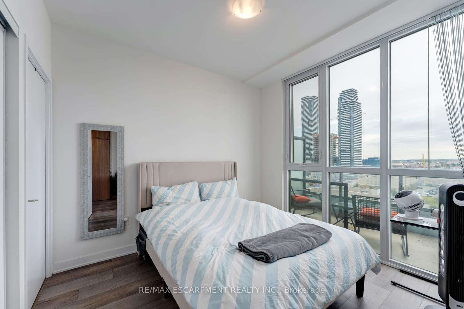 Photo 9 of Unit 1120, 10 Honeycrisp Crescent, Vaughan, Vaughan Corporate Centre — HOMEH