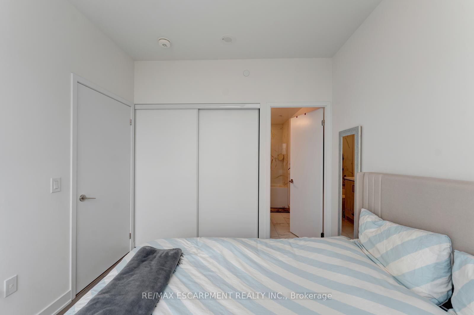 Photo 10 of Unit 1120, 10 Honeycrisp Crescent, Vaughan, Vaughan Corporate Centre — HOMEH