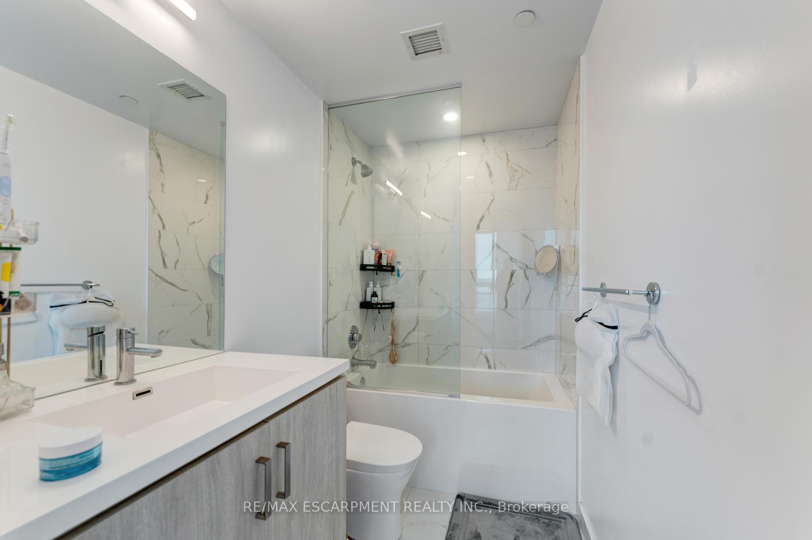 Photo 11 of Unit 1120, 10 Honeycrisp Crescent, Vaughan, Vaughan Corporate Centre — HOMEH