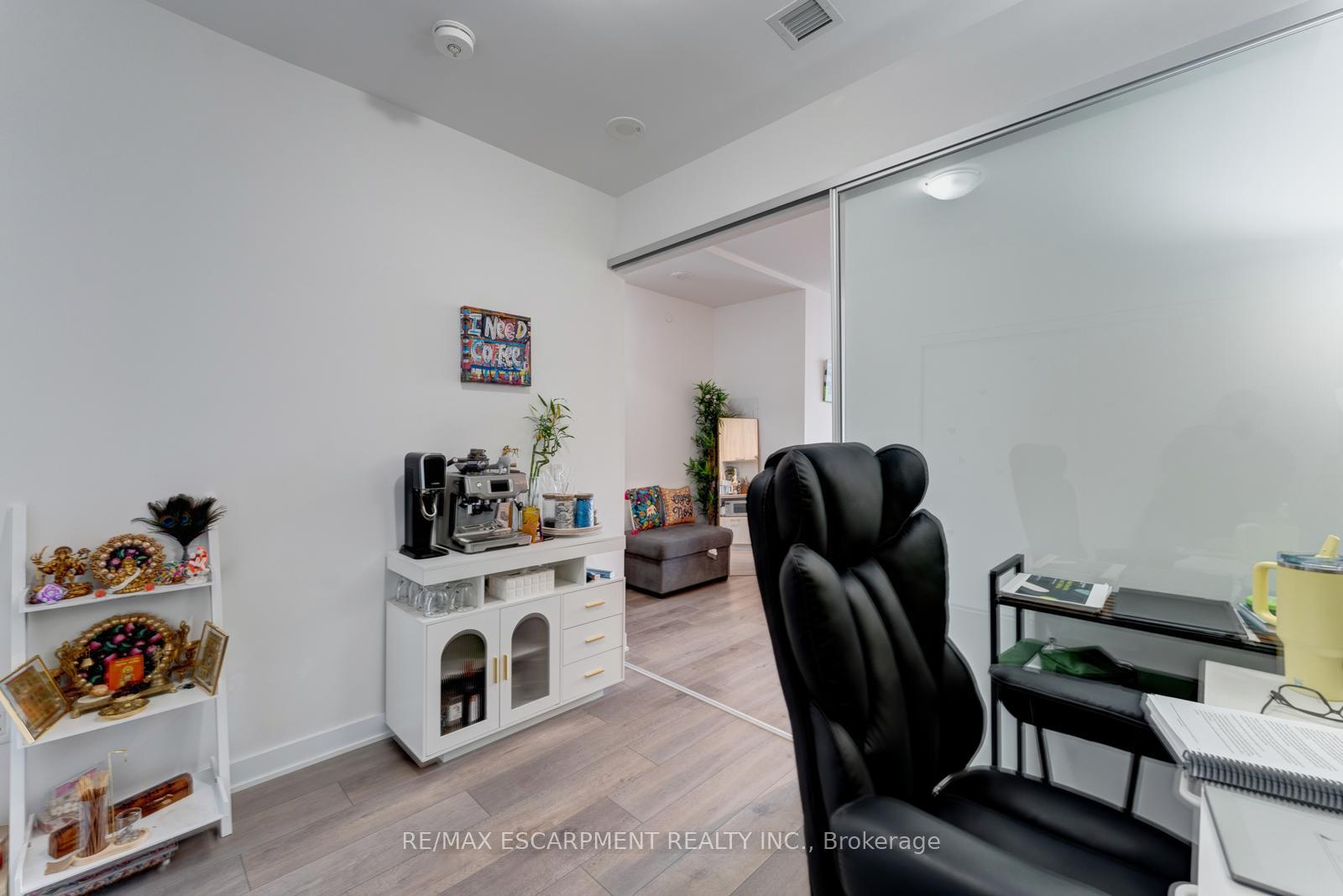 Photo 13 of Unit 1120, 10 Honeycrisp Crescent, Vaughan, Vaughan Corporate Centre — HOMEH