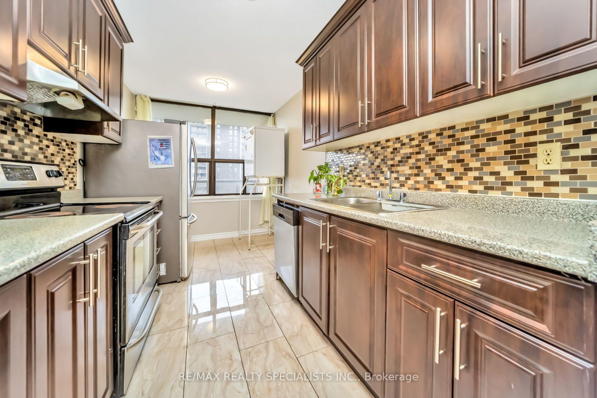 Photo 17 of Unit 1008, 4 Kings Cross Road, Brampton, Queen Street Corridor — HOMEH
