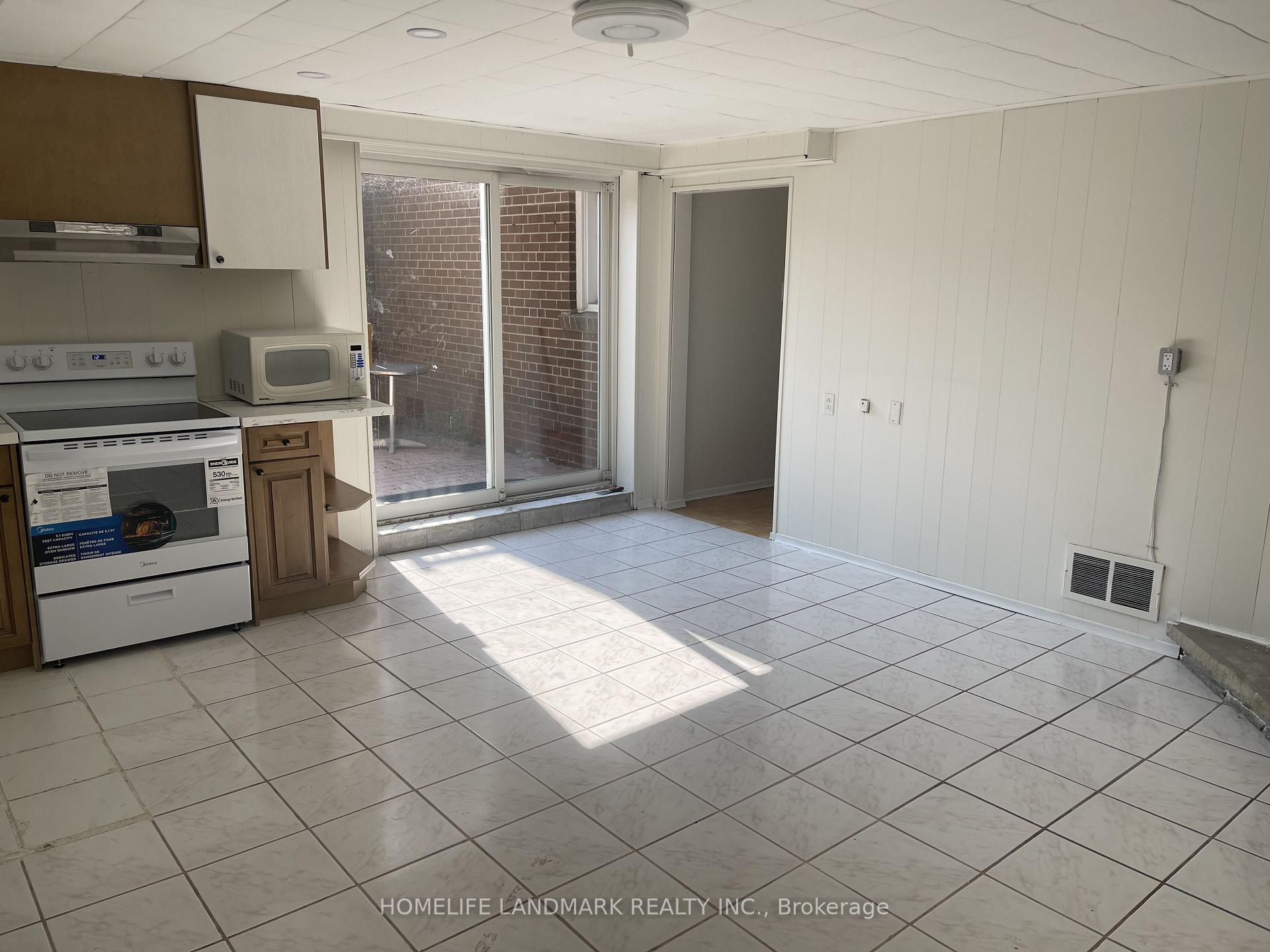 Photo 2 of BASEMENT 74 Valentine Drive, North York, Parkwoods-Donalda — HOMEH