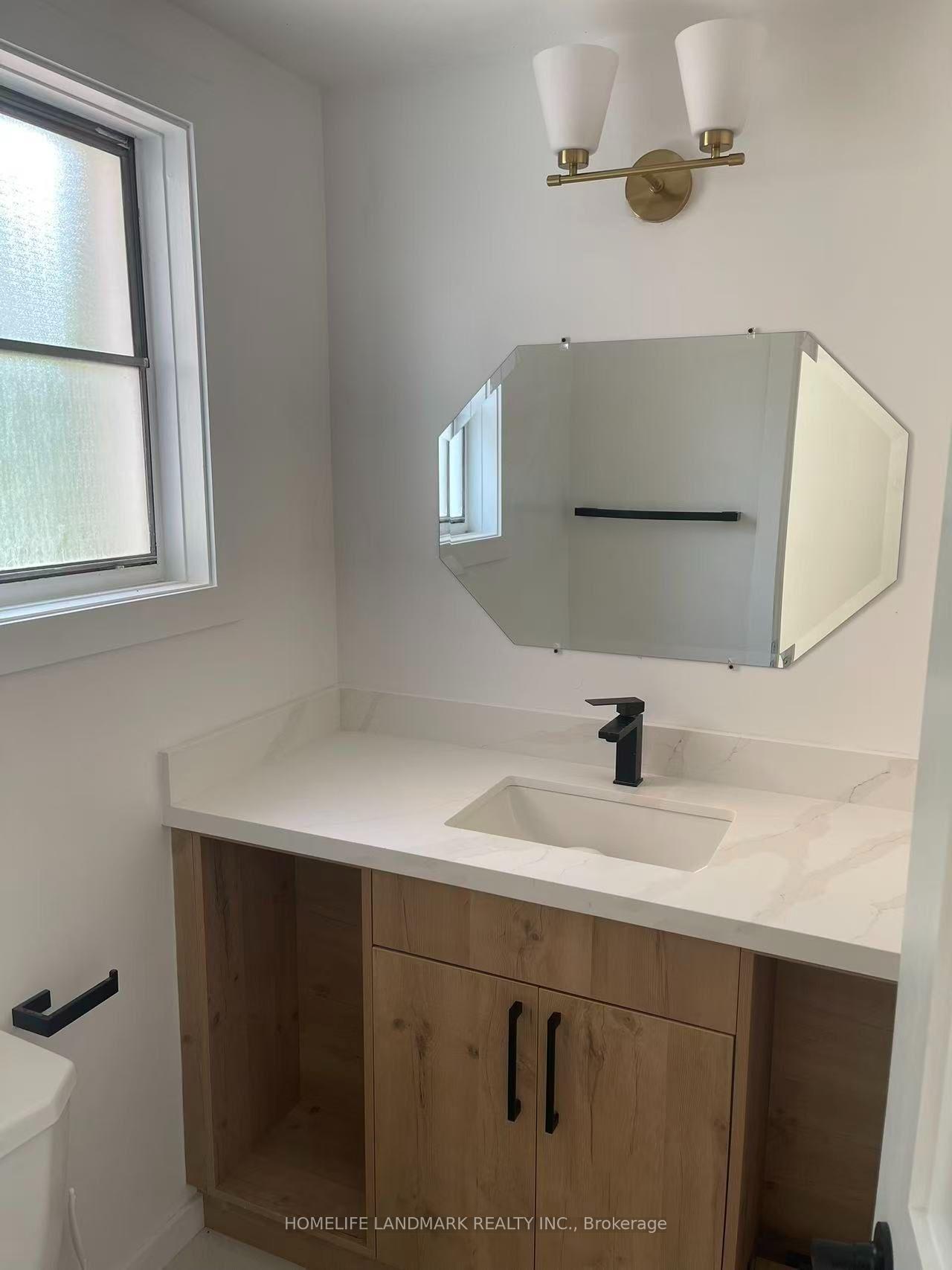 Photo 9 of BASEMENT 74 Valentine Drive, North York, Parkwoods-Donalda — HOMEH