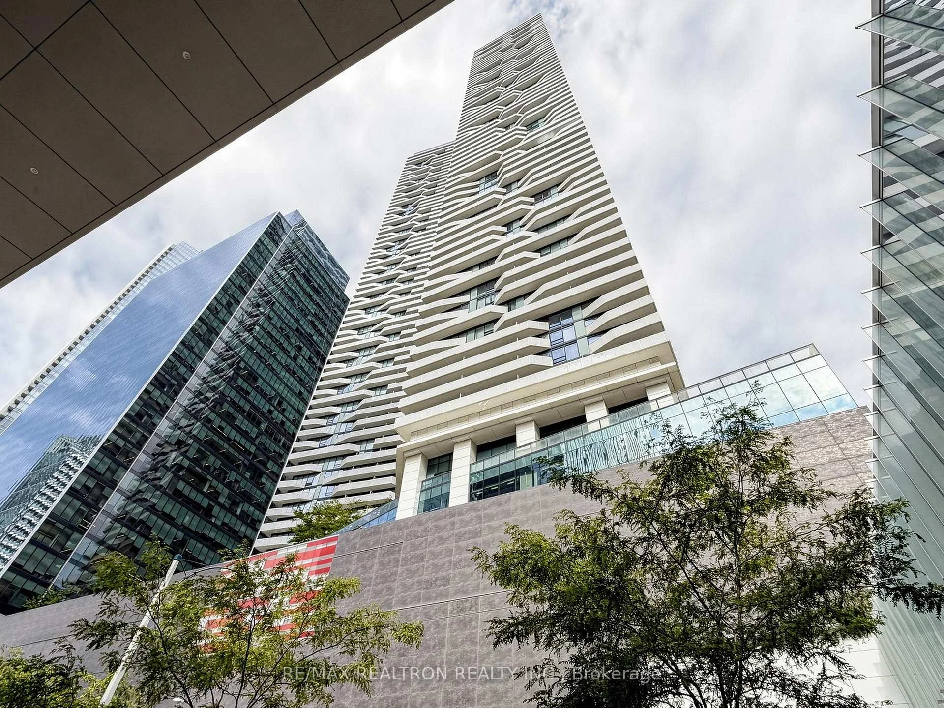 Photo 2 of Unit 1504, 88 Harbour Street, Toronto, Waterfront Communities — HOMEH
