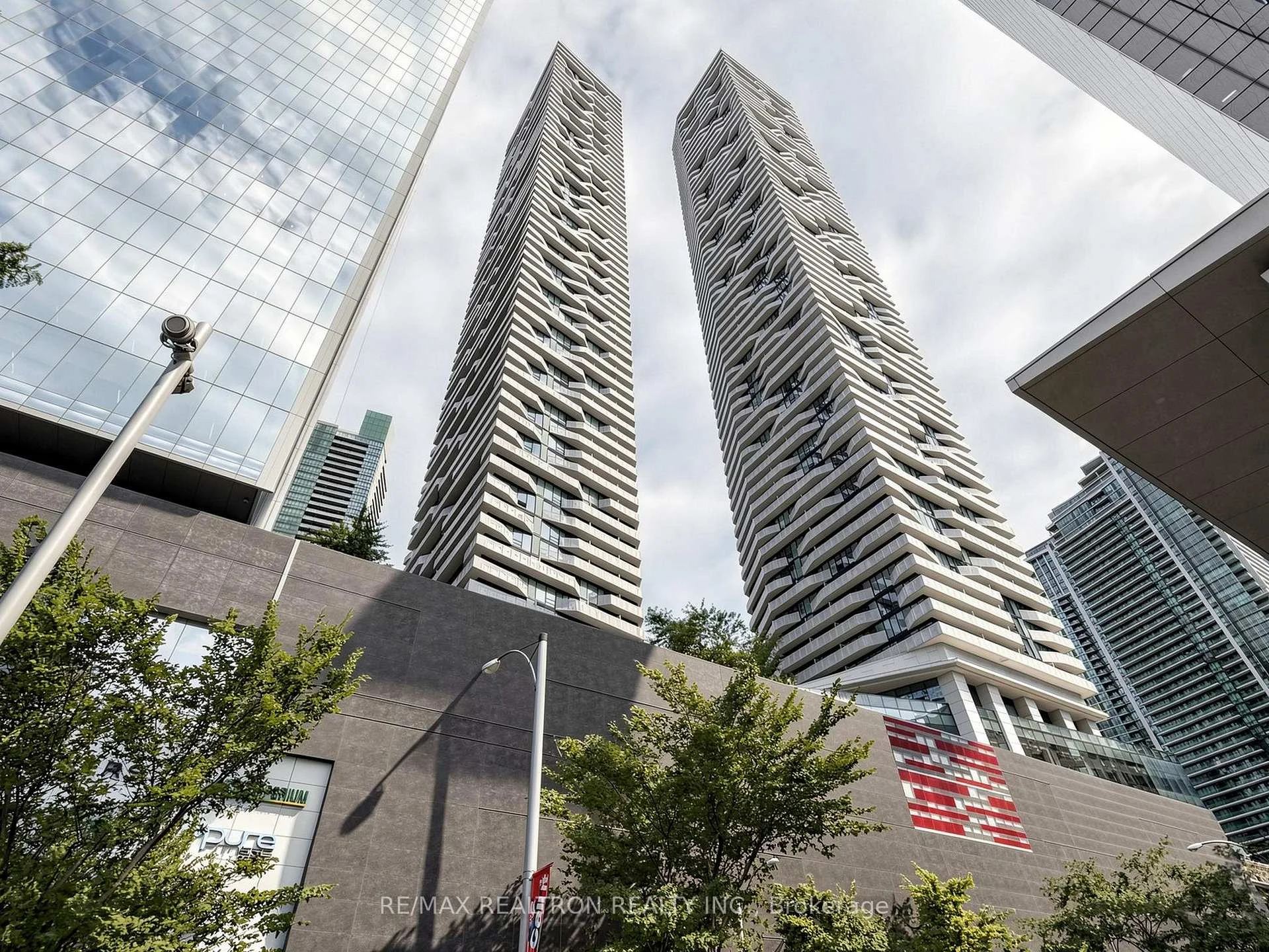 Photo 3 of Unit 1504, 88 Harbour Street, Toronto, Waterfront Communities — HOMEH