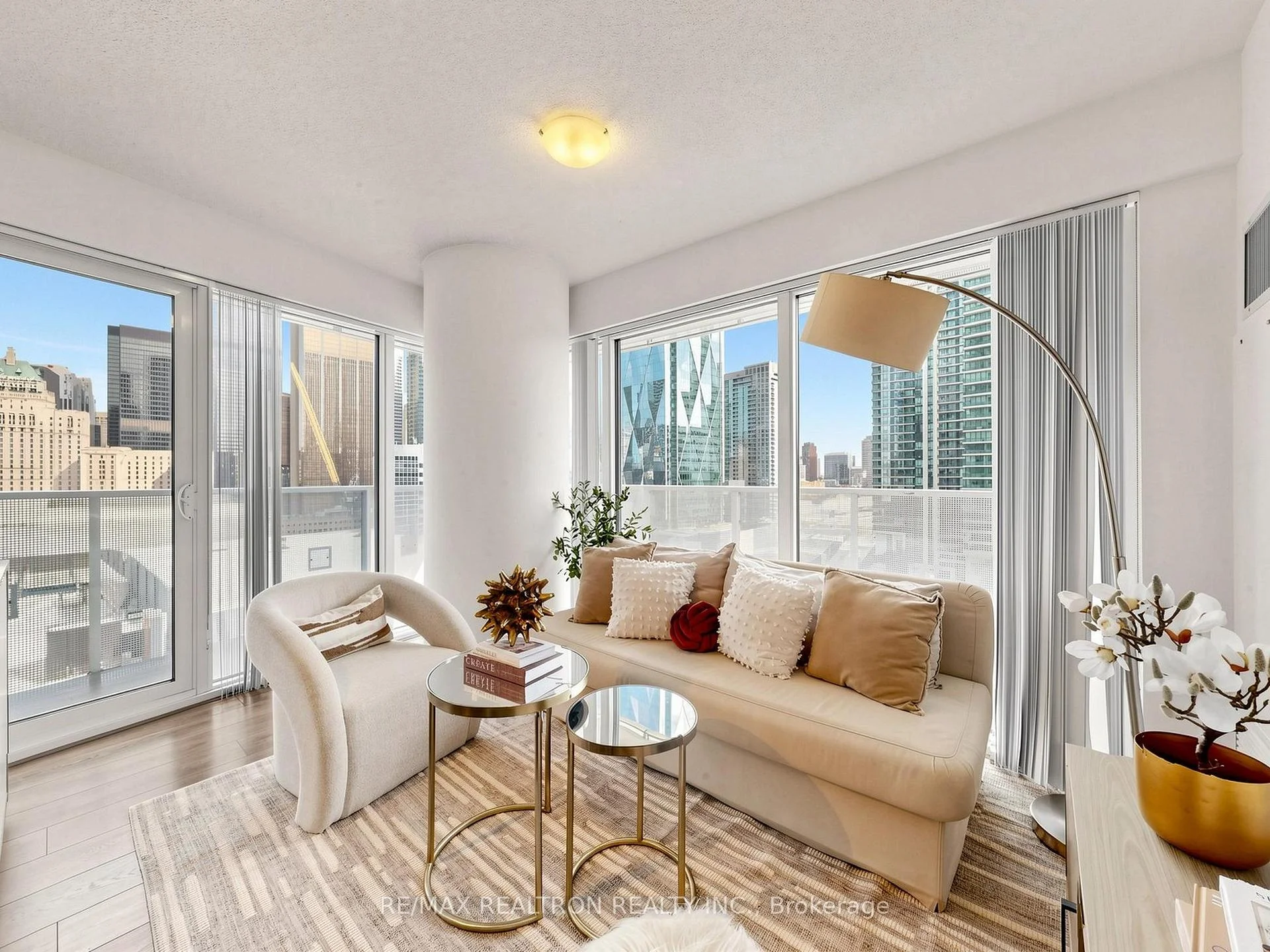 Photo 8 of Unit 1504, 88 Harbour Street, Toronto, Waterfront Communities — HOMEH