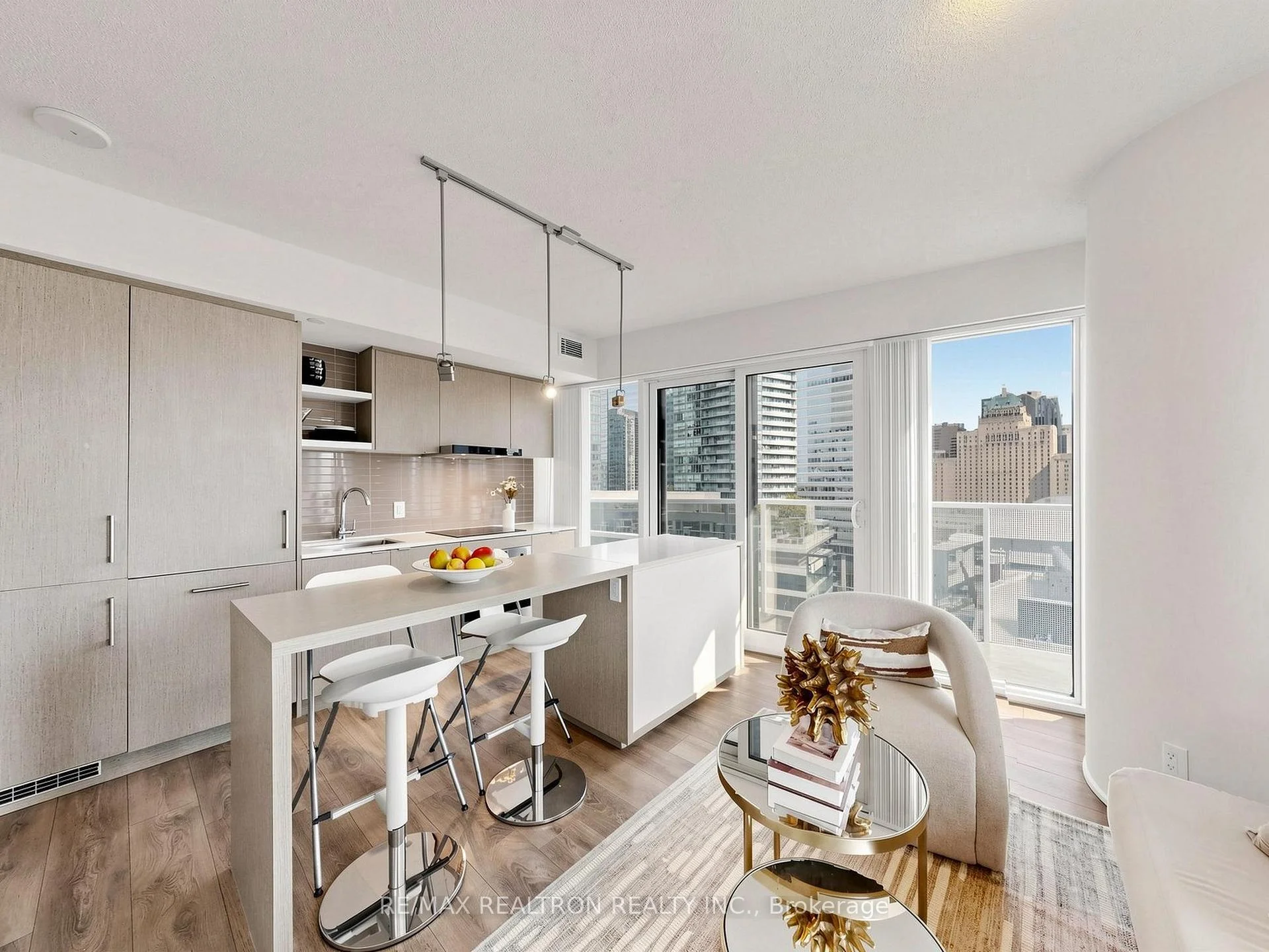 Photo 11 of Unit 1504, 88 Harbour Street, Toronto, Waterfront Communities — HOMEH
