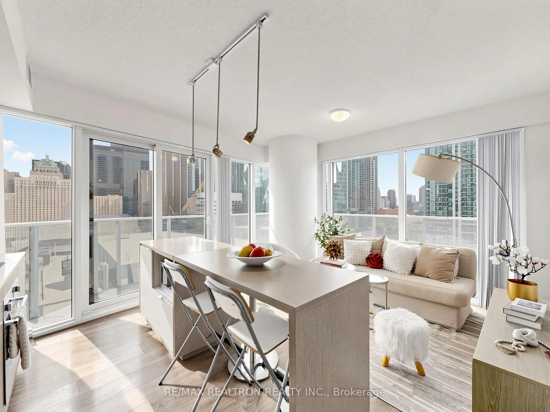 Photo 13 of Unit 1504, 88 Harbour Street, Toronto, Waterfront Communities — HOMEH