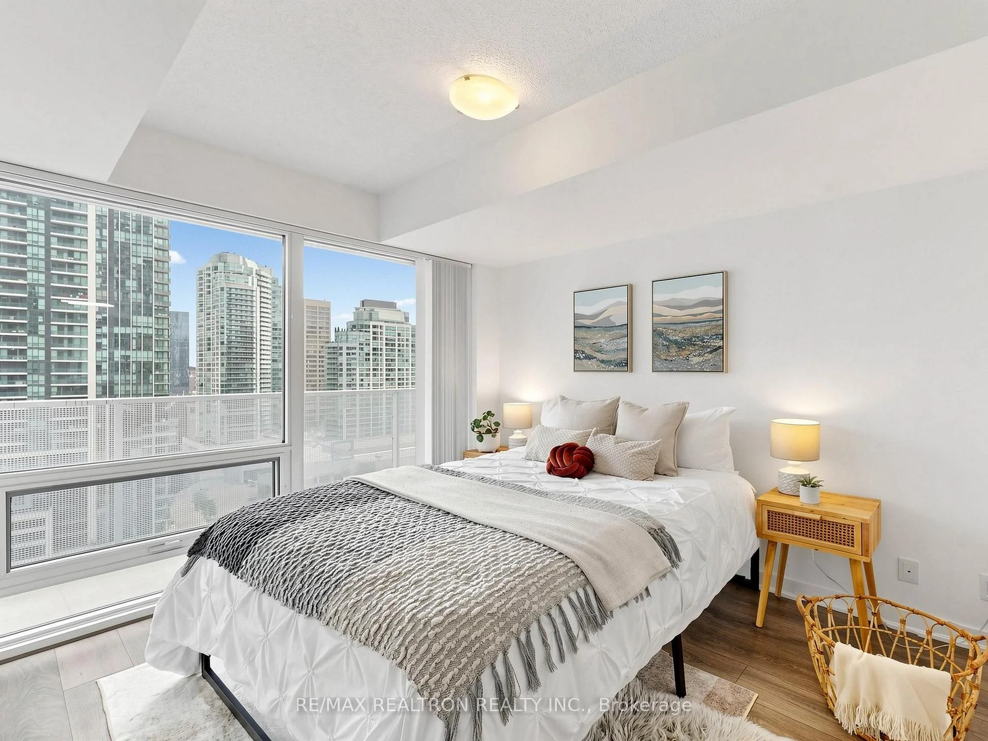Photo 15 of Unit 1504, 88 Harbour Street, Toronto, Waterfront Communities — HOMEH