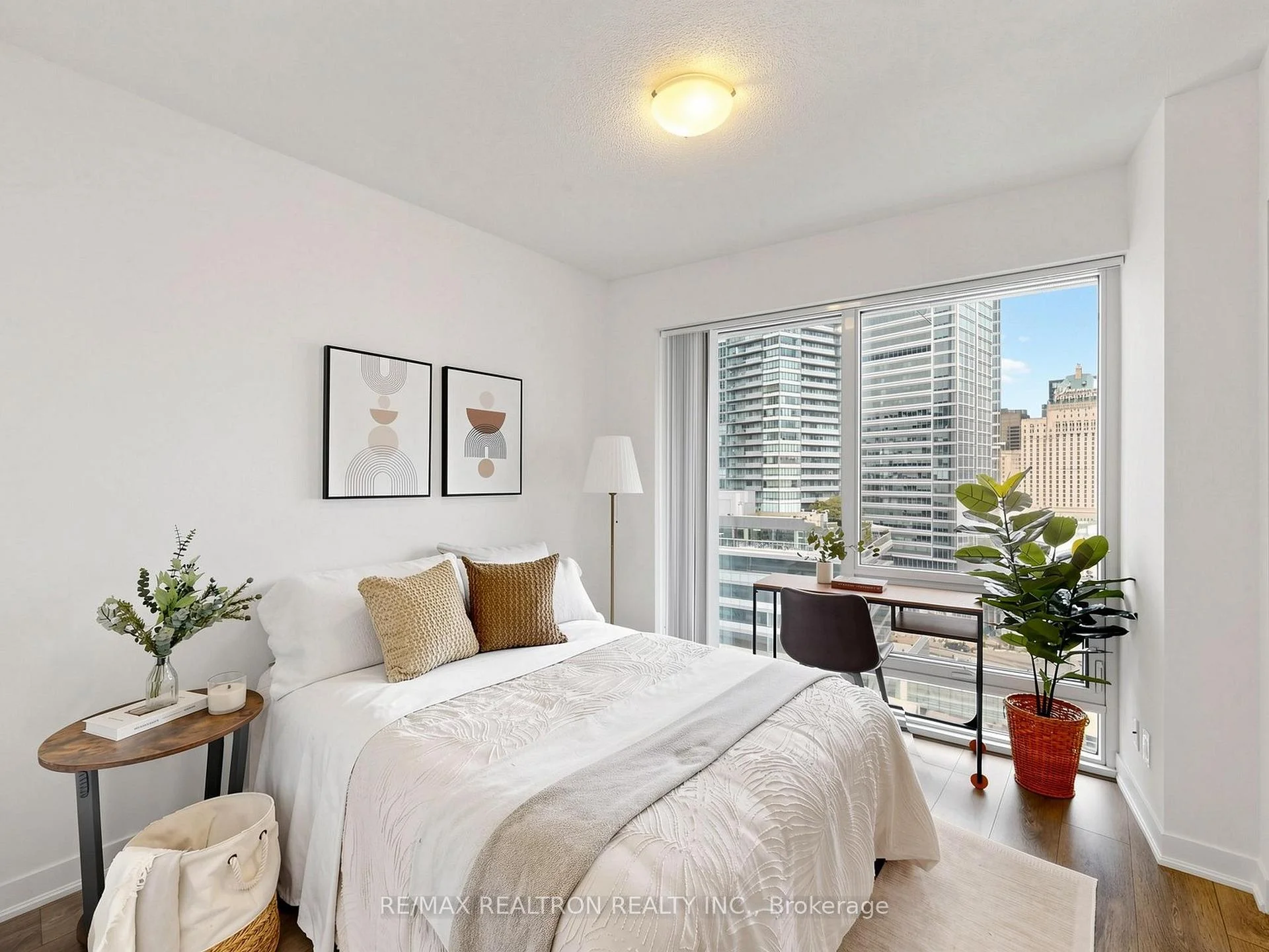 Photo 19 of Unit 1504, 88 Harbour Street, Toronto, Waterfront Communities — HOMEH