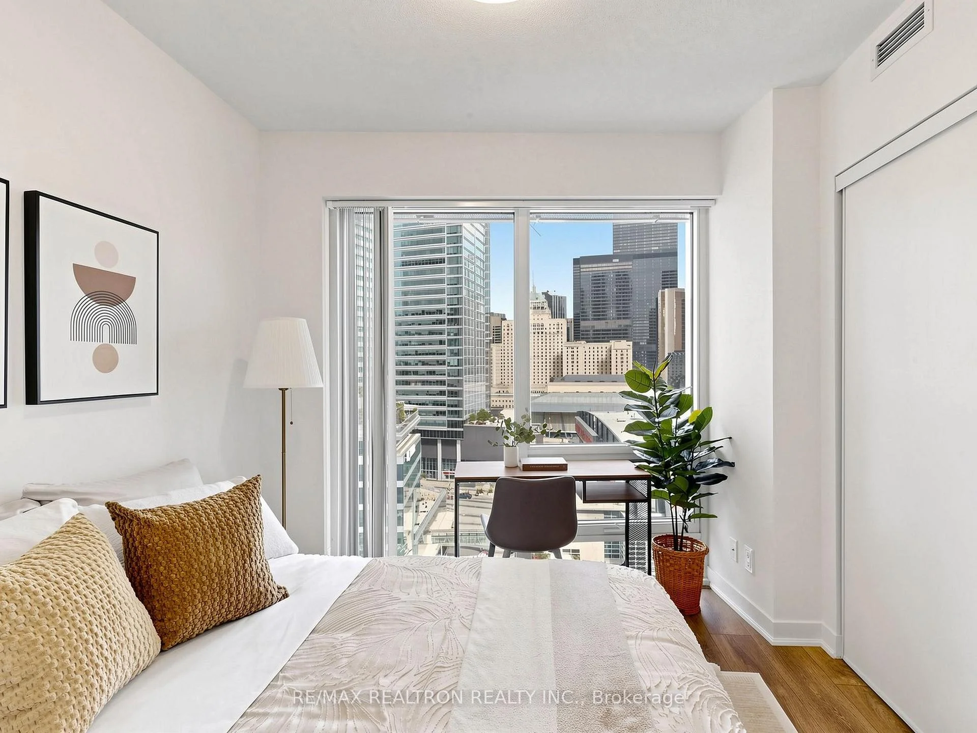 Photo 21 of Unit 1504, 88 Harbour Street, Toronto, Waterfront Communities — HOMEH