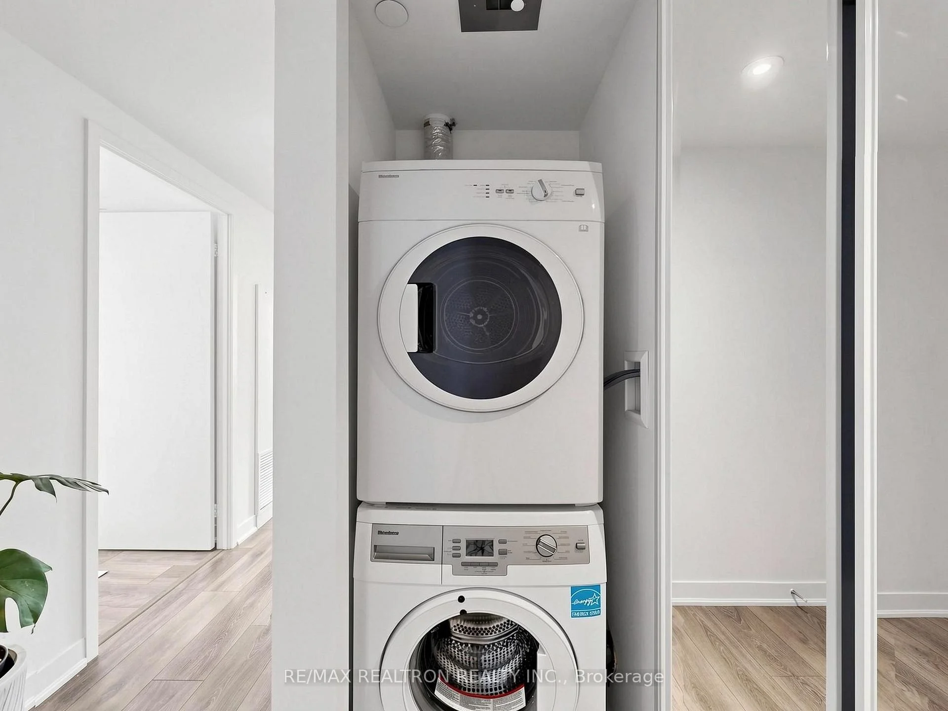 Photo 24 of Unit 1504, 88 Harbour Street, Toronto, Waterfront Communities — HOMEH