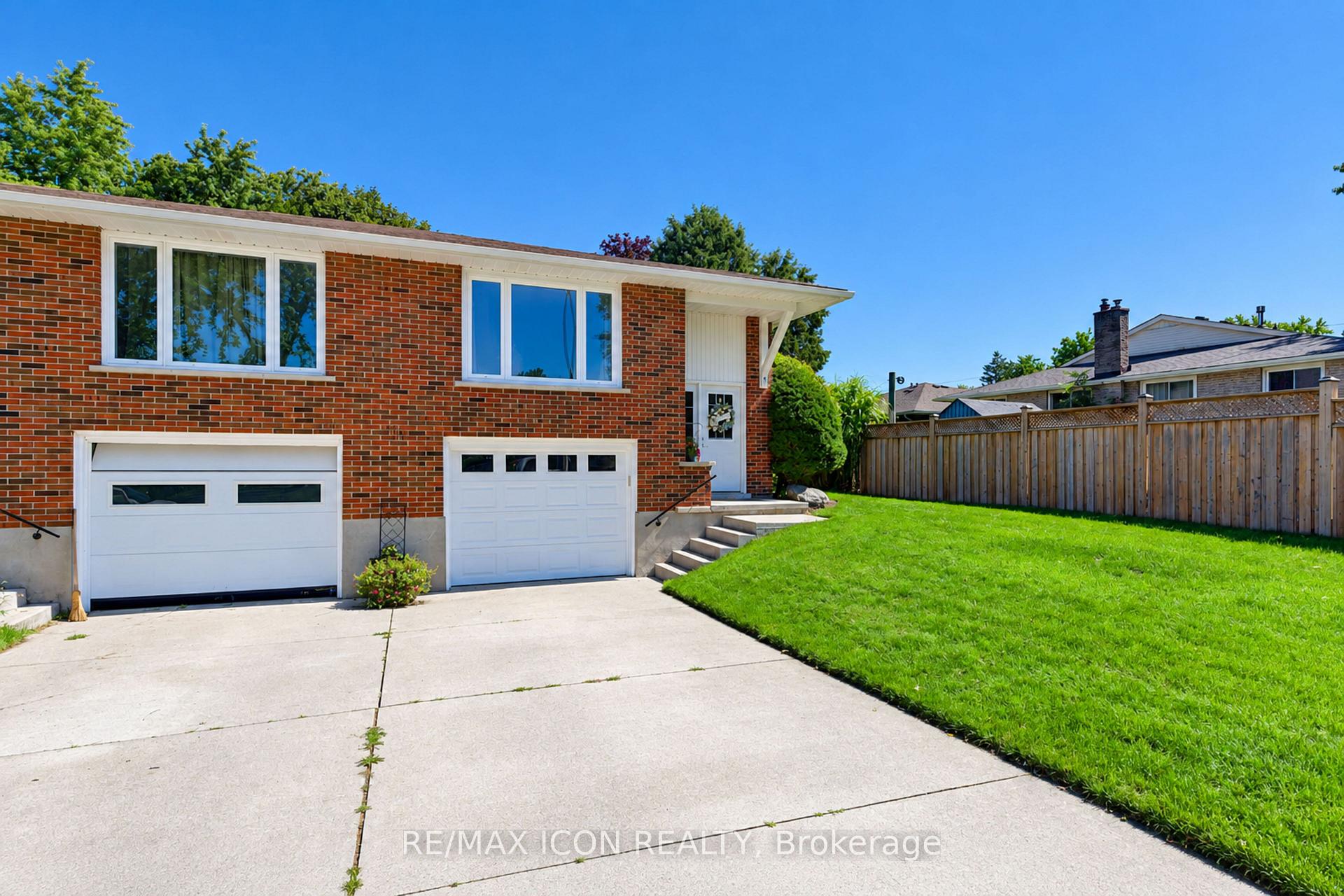 Photo 2 of 31 Grosbeak Road, Woolwich, Elmira — HOMEH