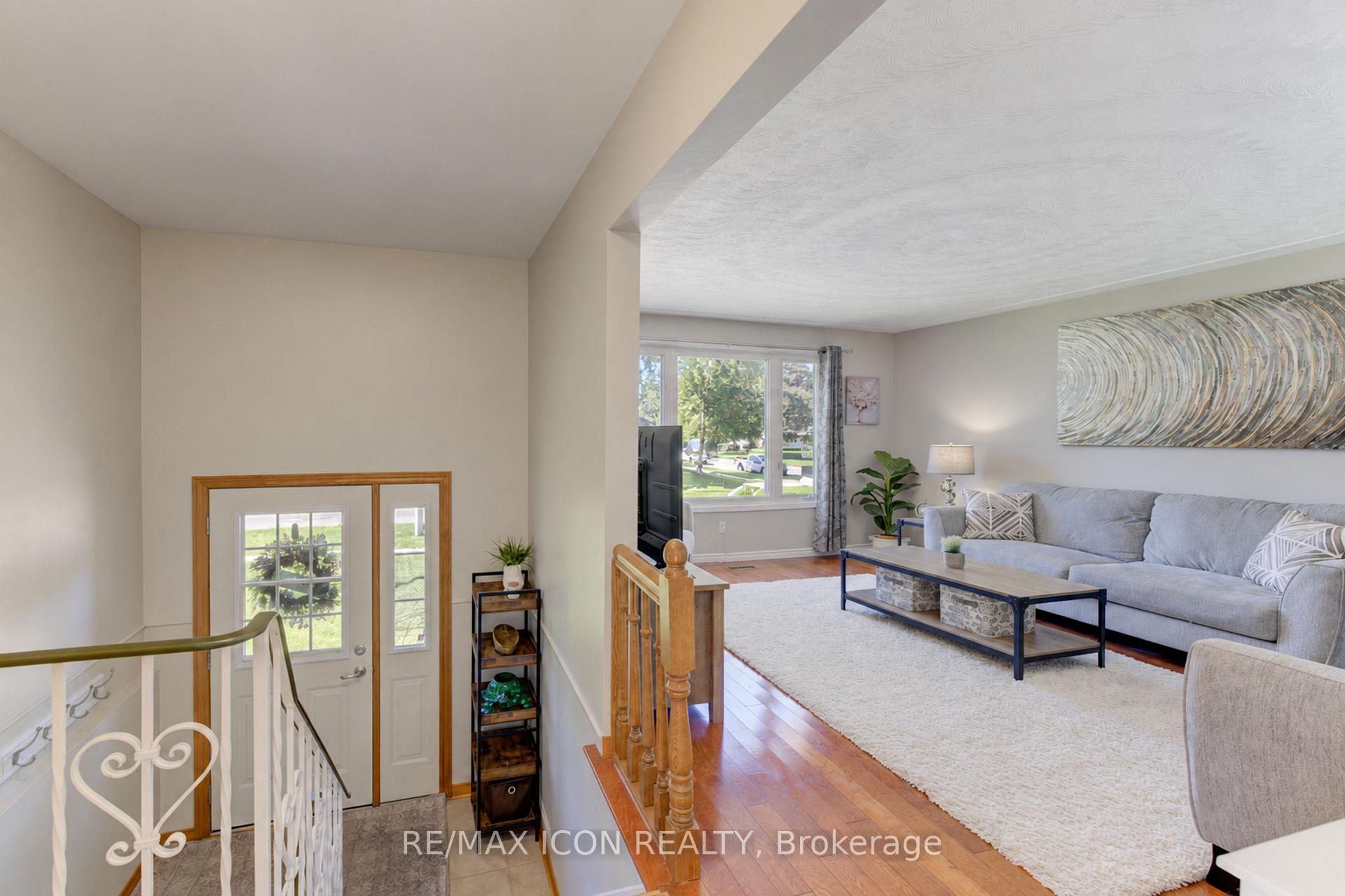 Photo 4 of 31 Grosbeak Road, Woolwich, Elmira — HOMEH