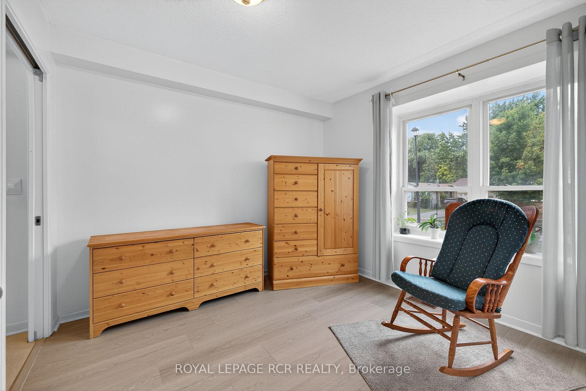 Photo 8 of 856 Magnolia Avenue, Newmarket, Huron Heights-Leslie Valley — HOMEH