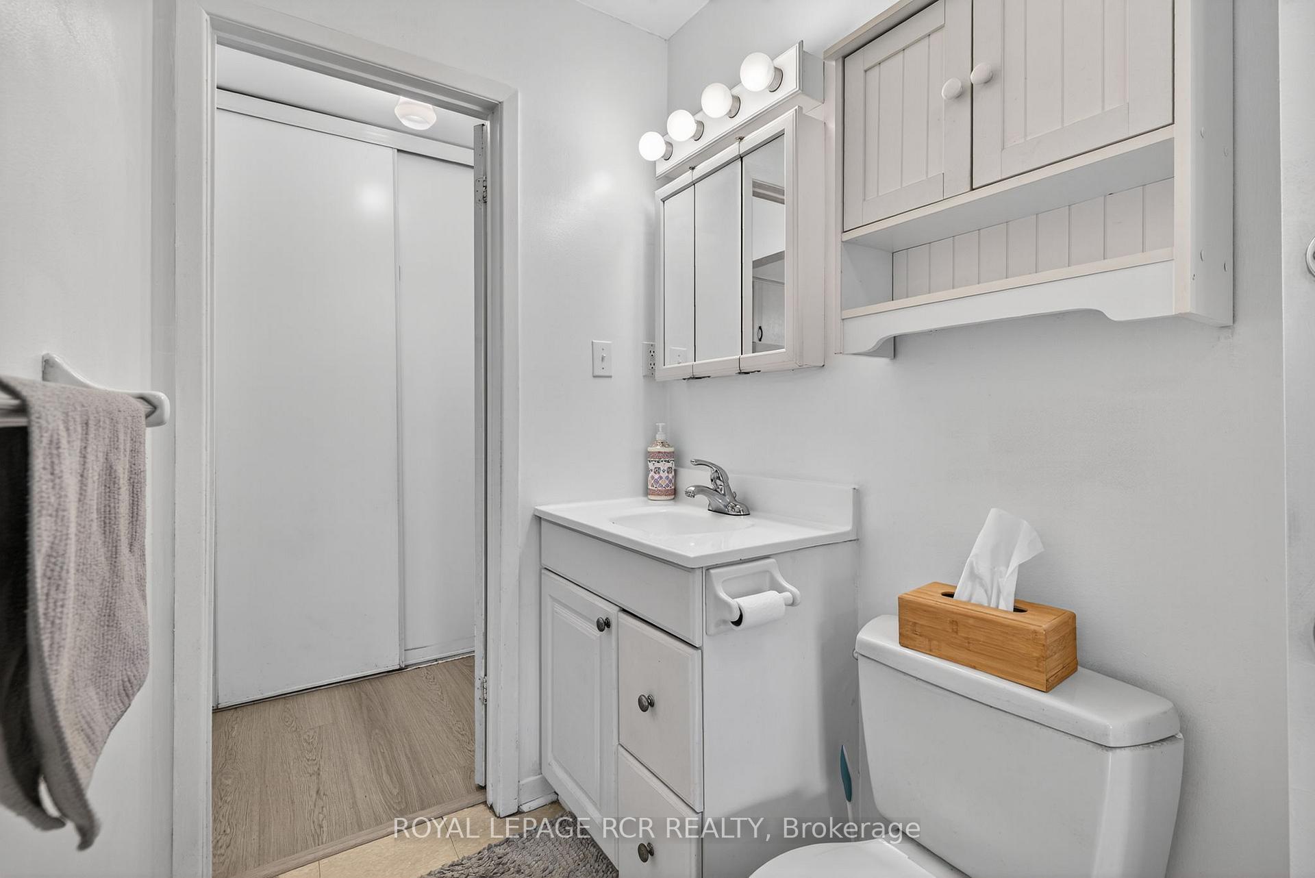 Photo 11 of 856 Magnolia Avenue, Newmarket, Huron Heights-Leslie Valley — HOMEH