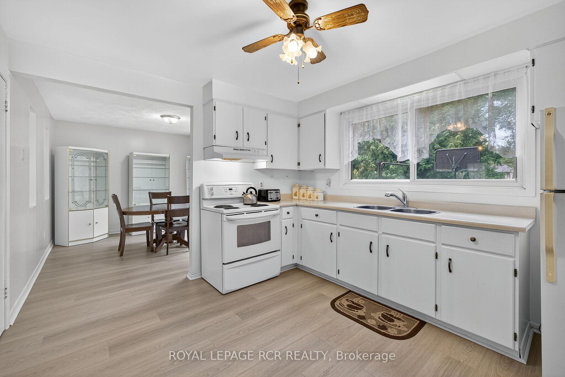 Photo 15 of 856 Magnolia Avenue, Newmarket, Huron Heights-Leslie Valley — HOMEH