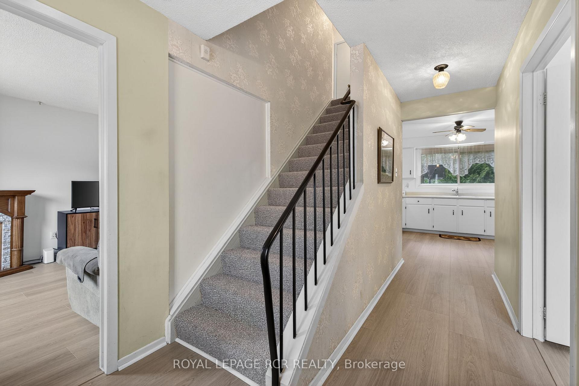 Photo 20 of 856 Magnolia Avenue, Newmarket, Huron Heights-Leslie Valley — HOMEH