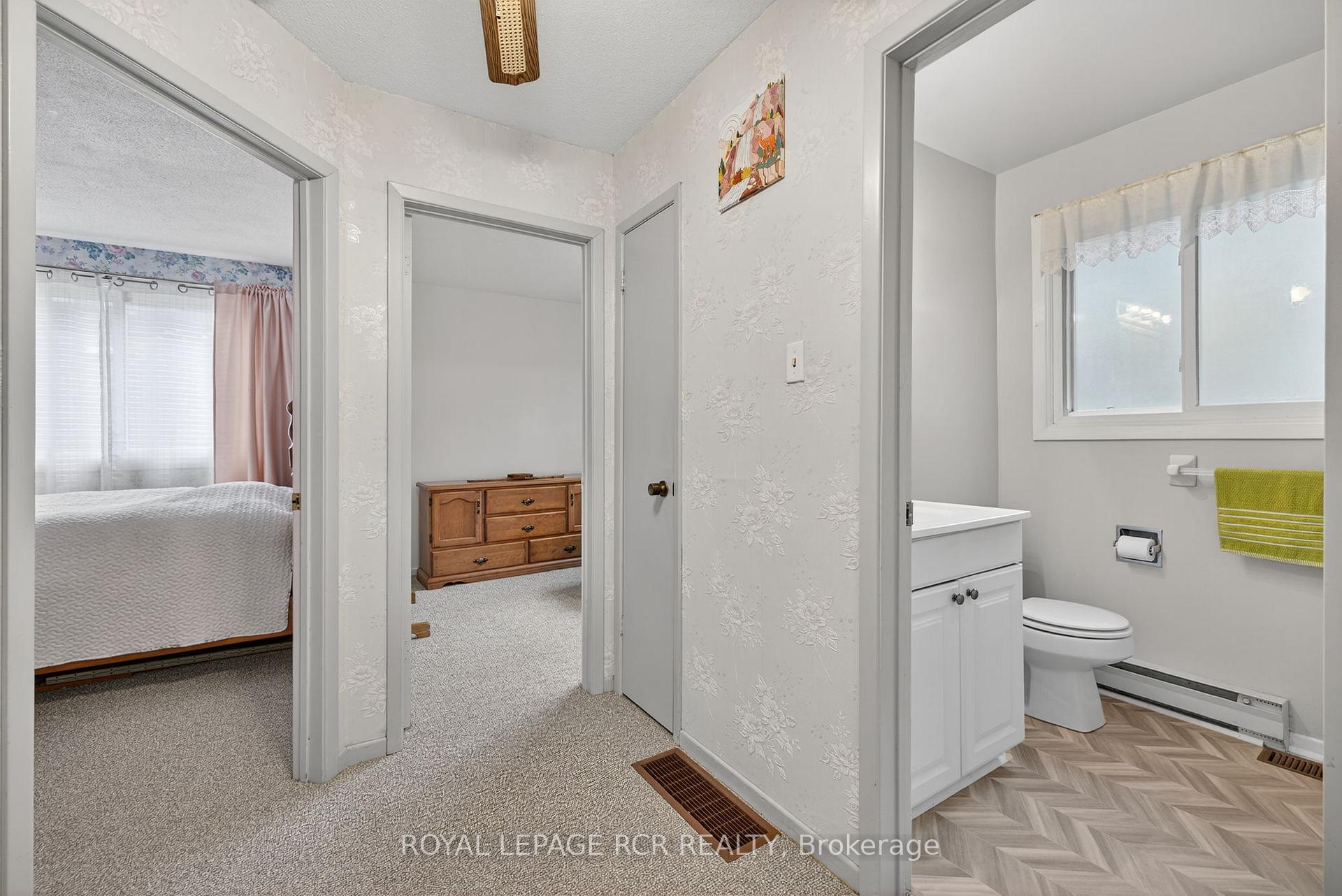 Photo 22 of 856 Magnolia Avenue, Newmarket, Huron Heights-Leslie Valley — HOMEH