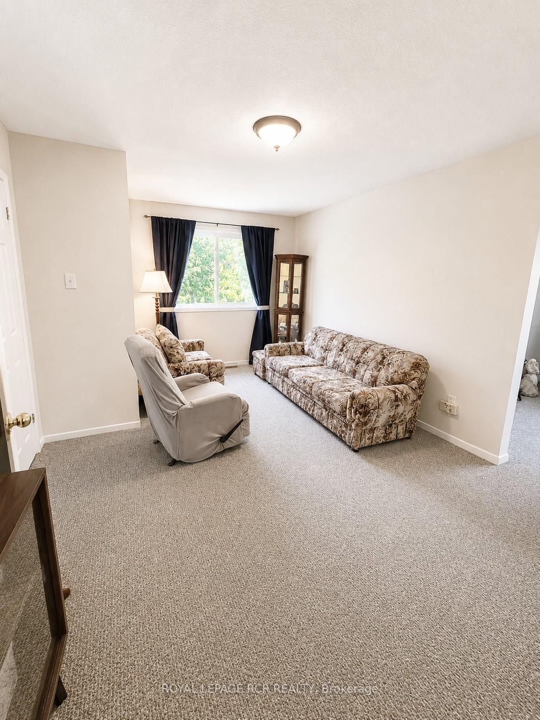 Photo 23 of 856 Magnolia Avenue, Newmarket, Huron Heights-Leslie Valley — HOMEH