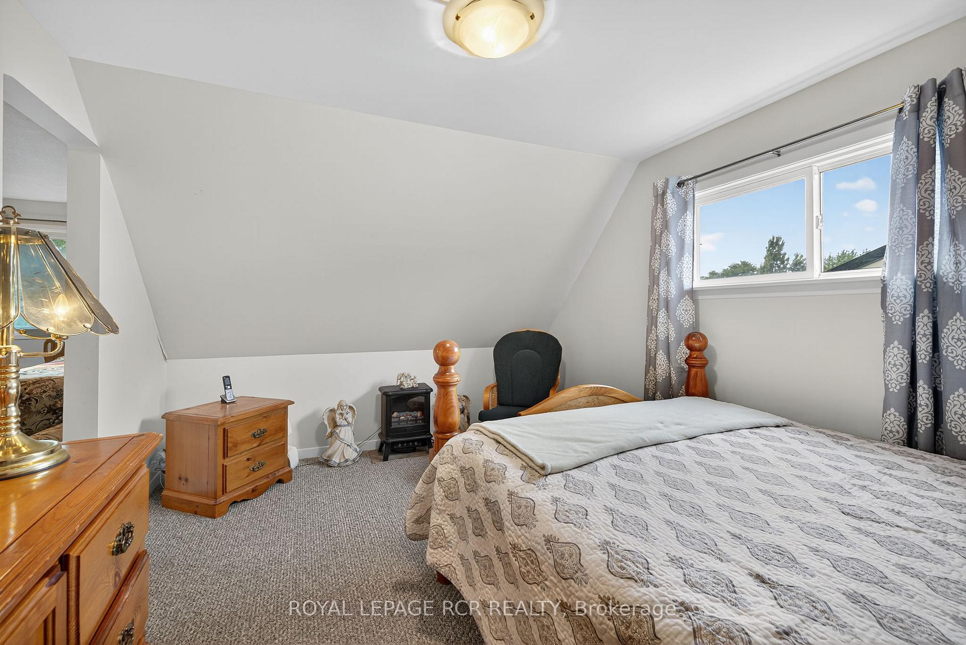 Photo 31 of 856 Magnolia Avenue, Newmarket, Huron Heights-Leslie Valley — HOMEH