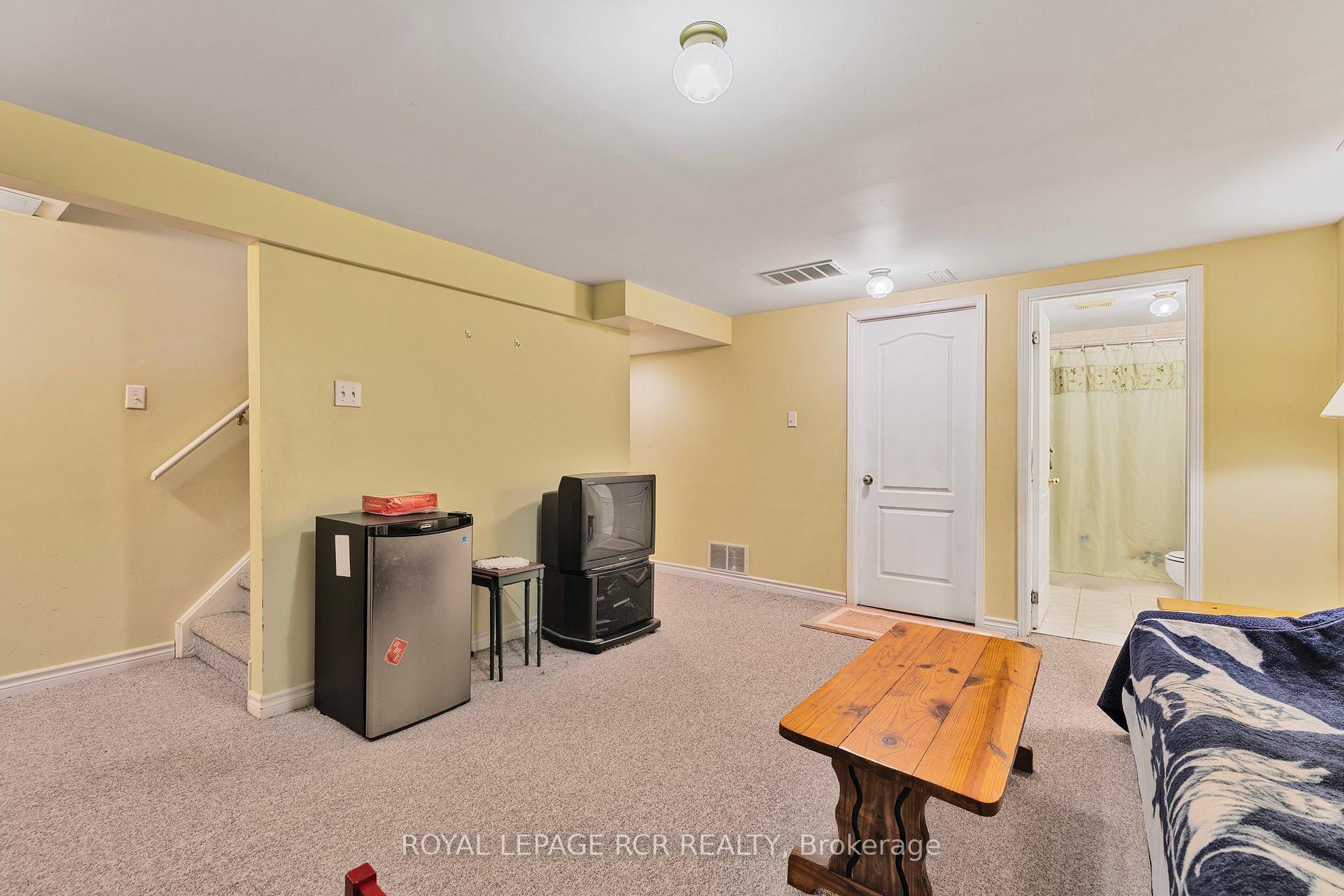 Photo 35 of 856 Magnolia Avenue, Newmarket, Huron Heights-Leslie Valley — HOMEH