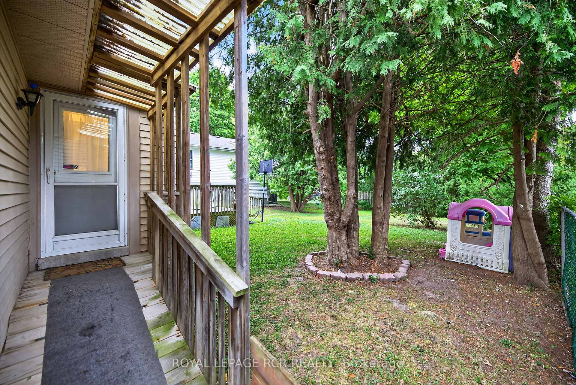 Photo 41 of 856 Magnolia Avenue, Newmarket, Huron Heights-Leslie Valley — HOMEH