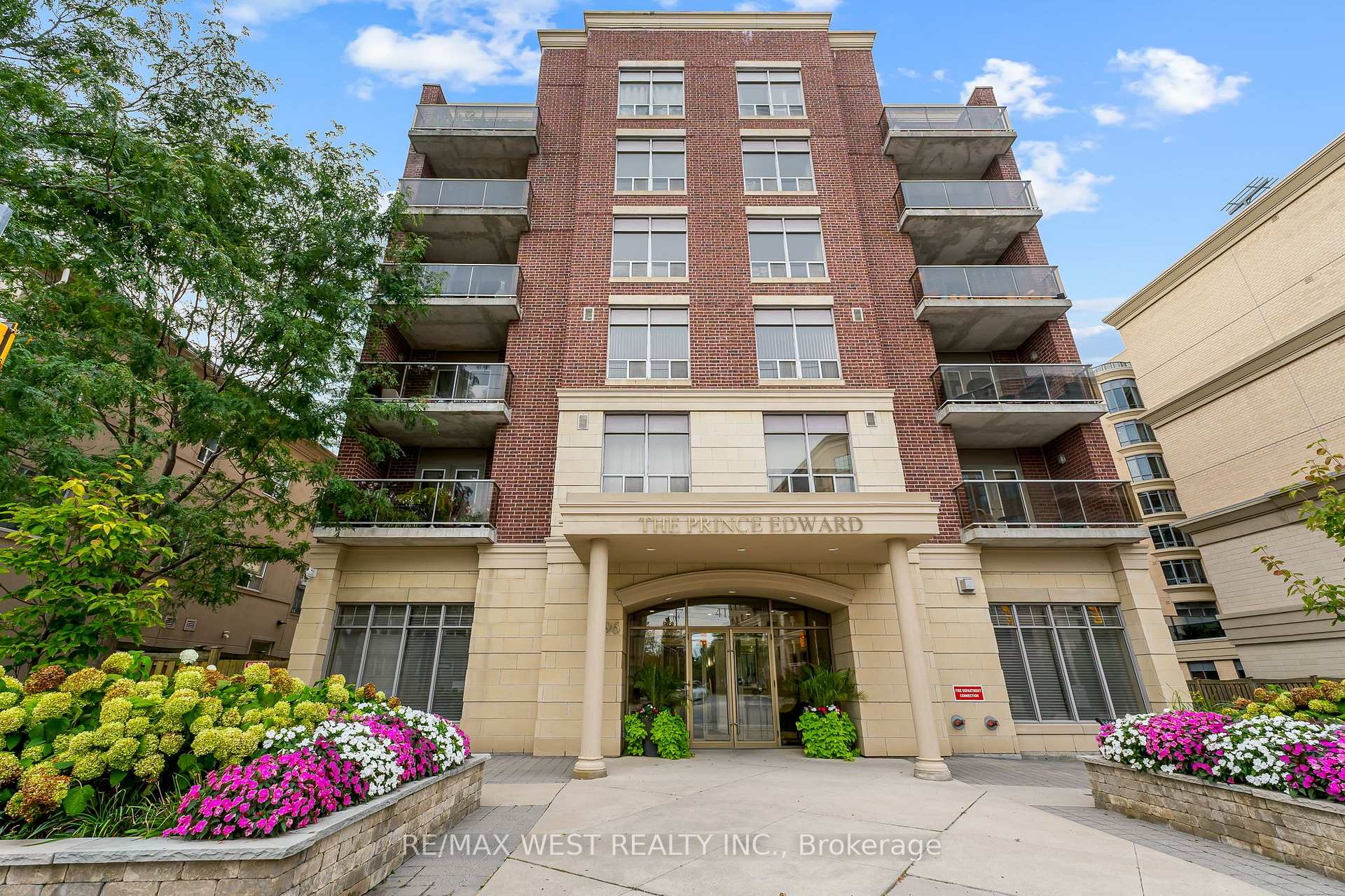 Photo 38 of Unit 402, 4196 Dundas Street W, Etobicoke, Edenbridge-Humber Valley — HOMEH