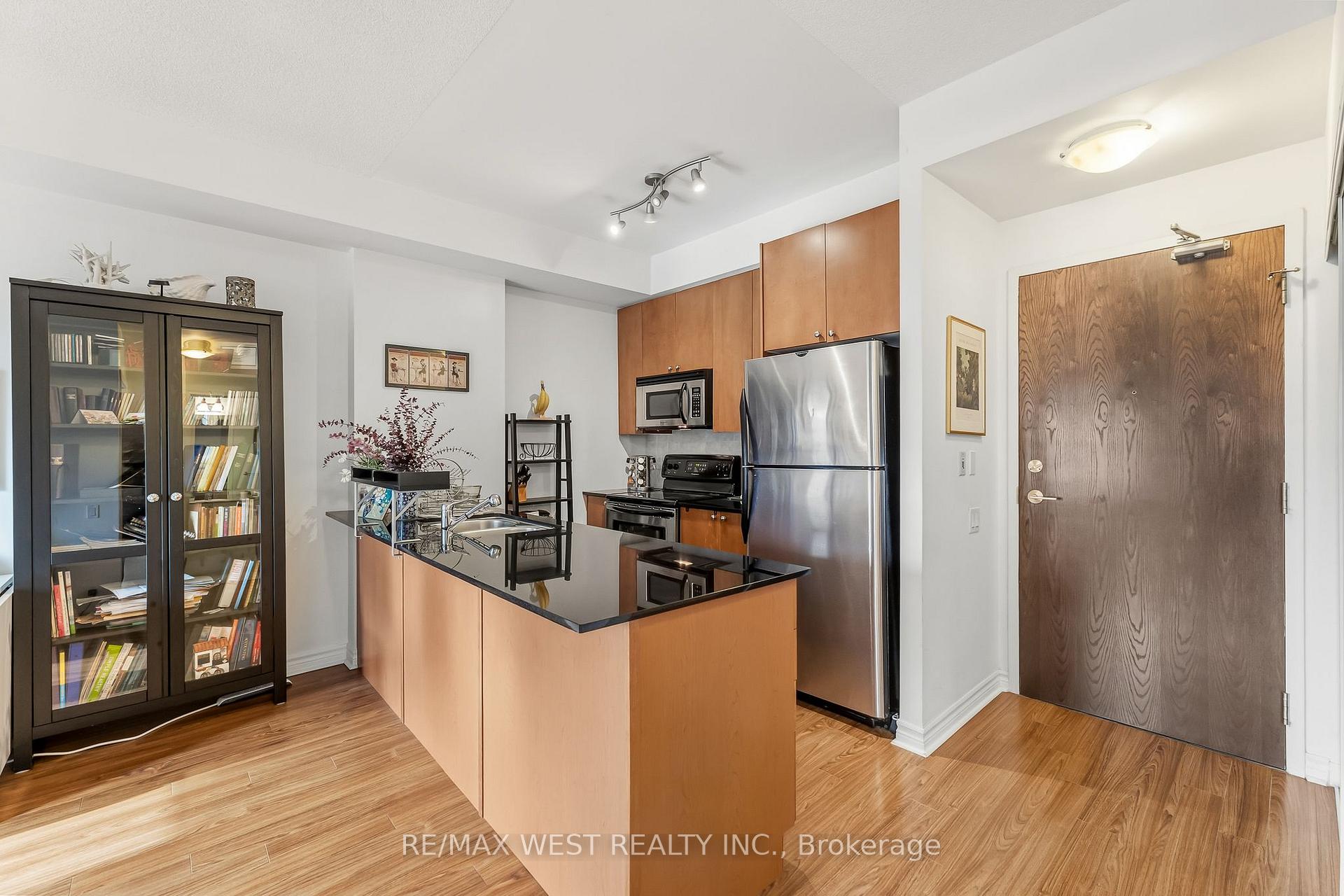Photo 9 of Unit 402, 4196 Dundas Street W, Etobicoke, Edenbridge-Humber Valley — HOMEH