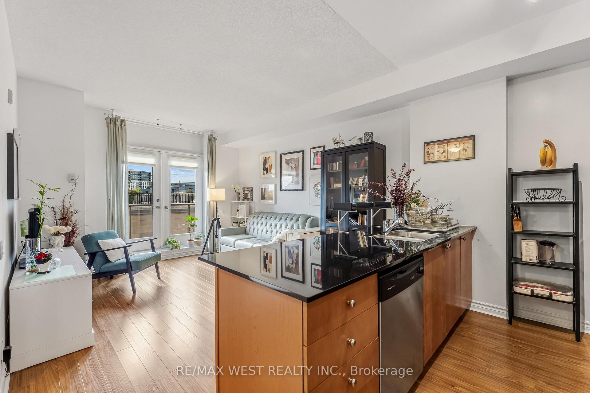 Photo 11 of Unit 402, 4196 Dundas Street W, Etobicoke, Edenbridge-Humber Valley — HOMEH