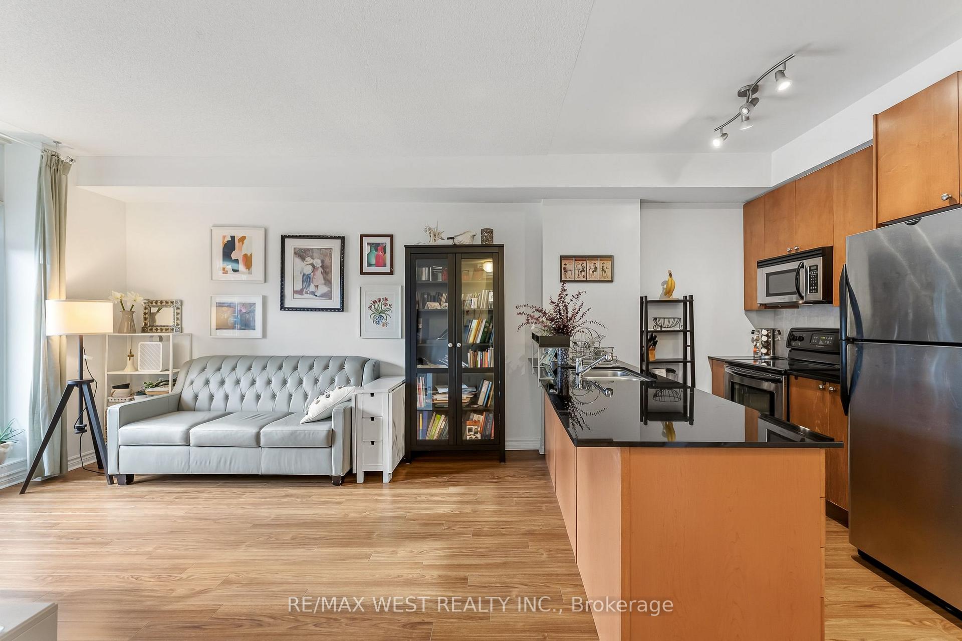 Photo 15 of Unit 402, 4196 Dundas Street W, Etobicoke, Edenbridge-Humber Valley — HOMEH